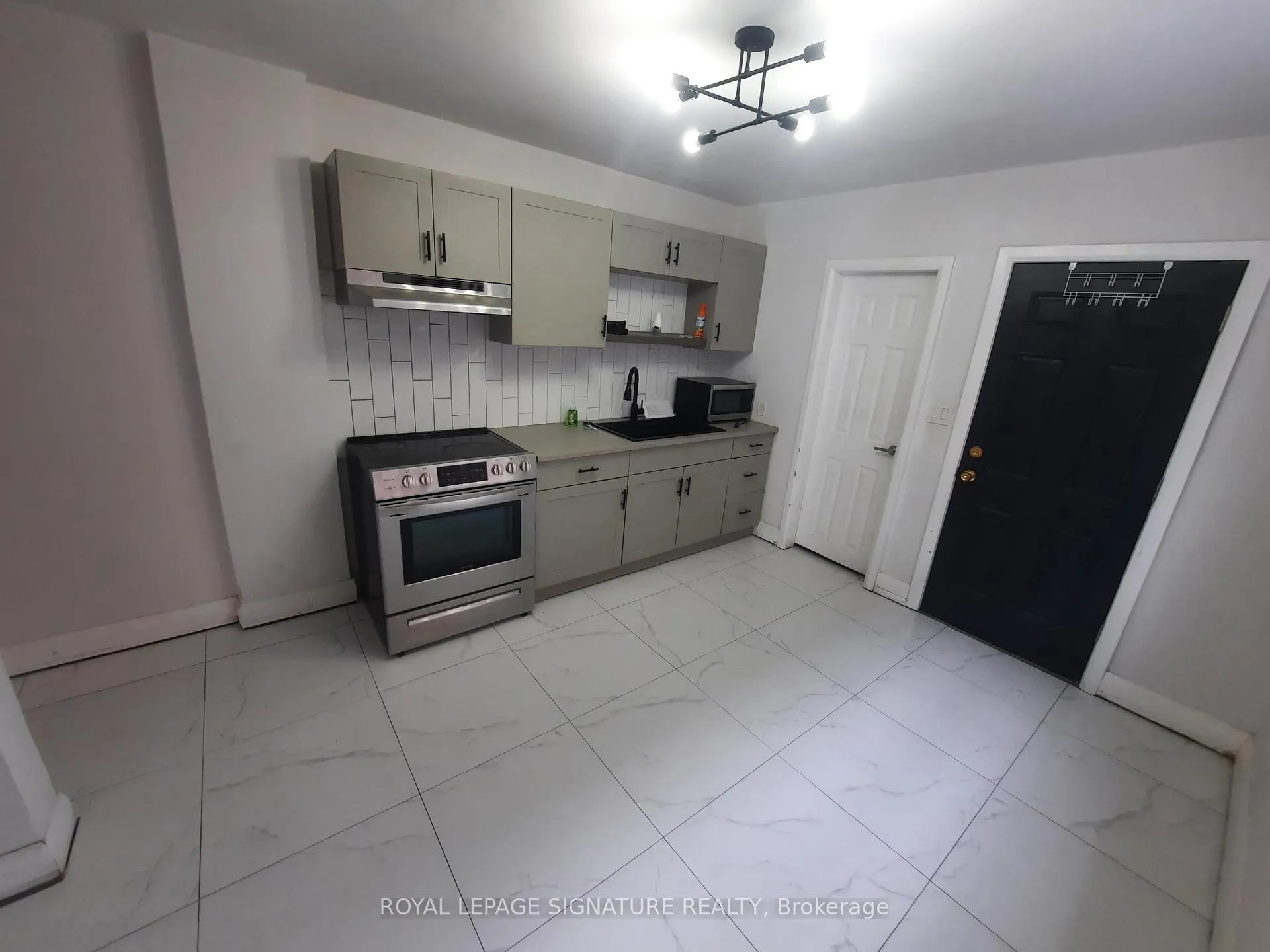 Photo 13 of 731 St Antoine Crescent, Windsor, Sandwich — HOMEH