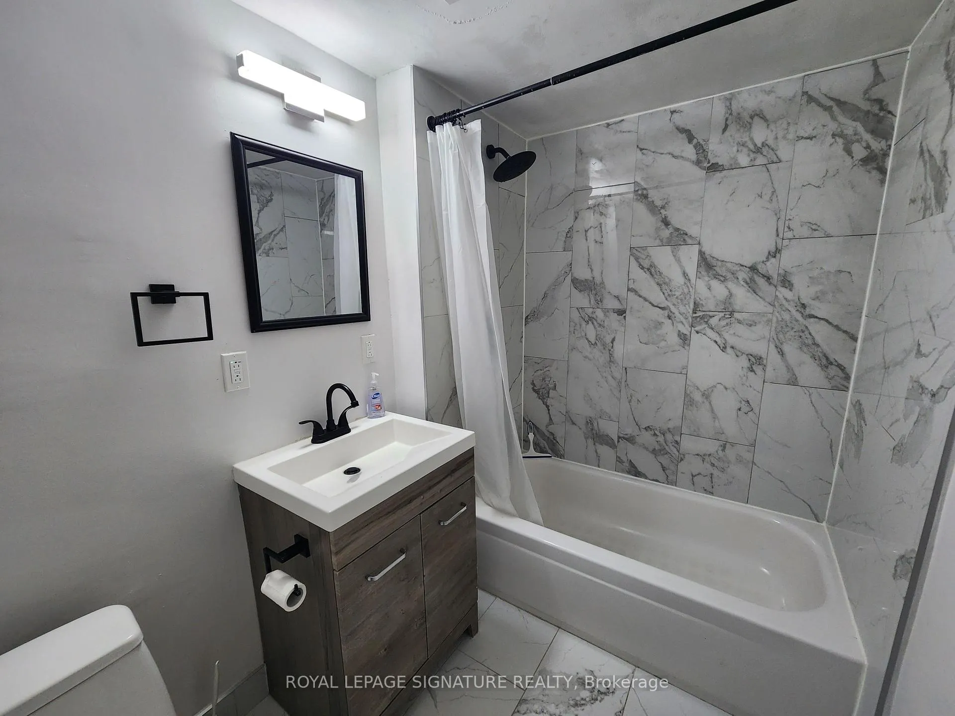 Photo 14 of 731 St Antoine Crescent, Windsor, Sandwich — HOMEH