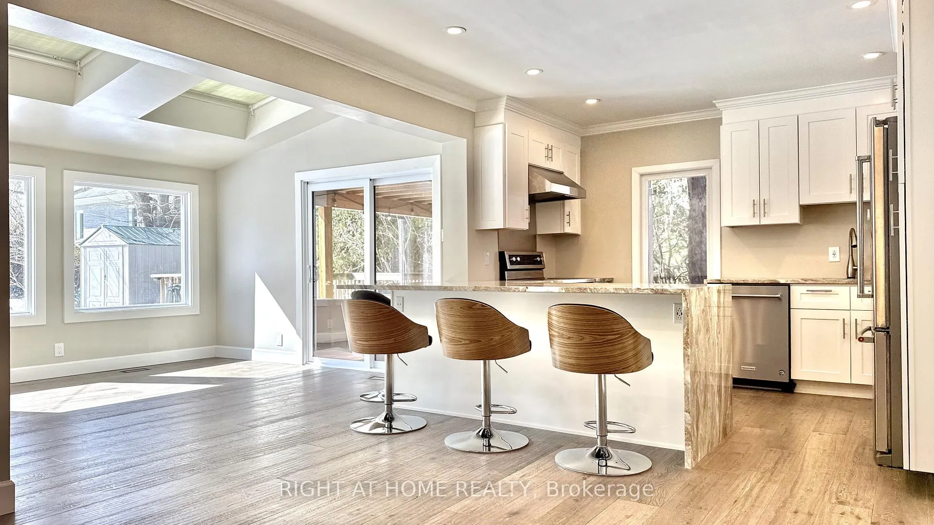 Photo 3 of 254 Smyth Road, Ottawa, Alta Vista/Faircrest Heights — HOMEH