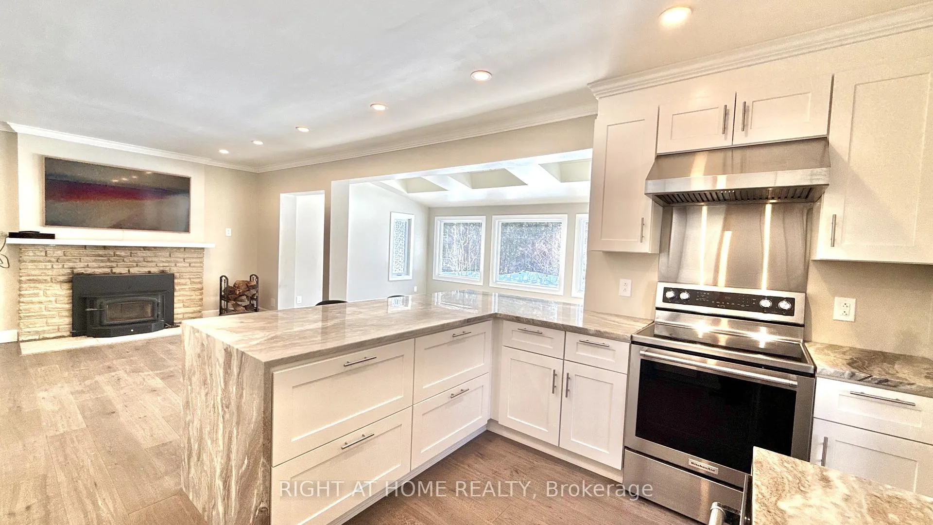 Photo 6 of 254 Smyth Road, Ottawa, Alta Vista/Faircrest Heights — HOMEH