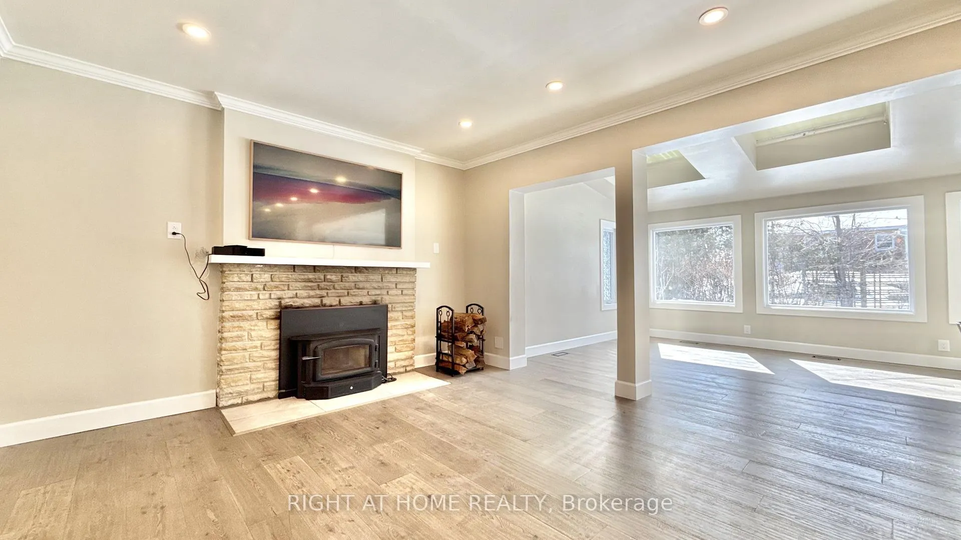 Photo 8 of 254 Smyth Road, Ottawa, Alta Vista/Faircrest Heights — HOMEH