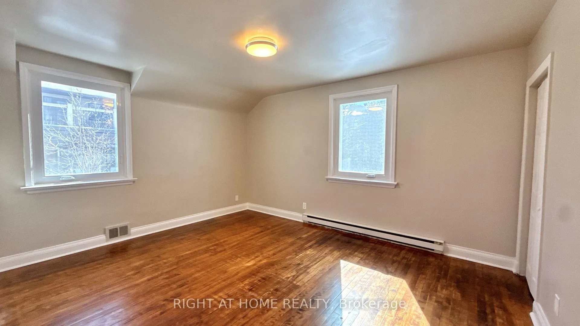 Photo 14 of 254 Smyth Road, Ottawa, Alta Vista/Faircrest Heights — HOMEH