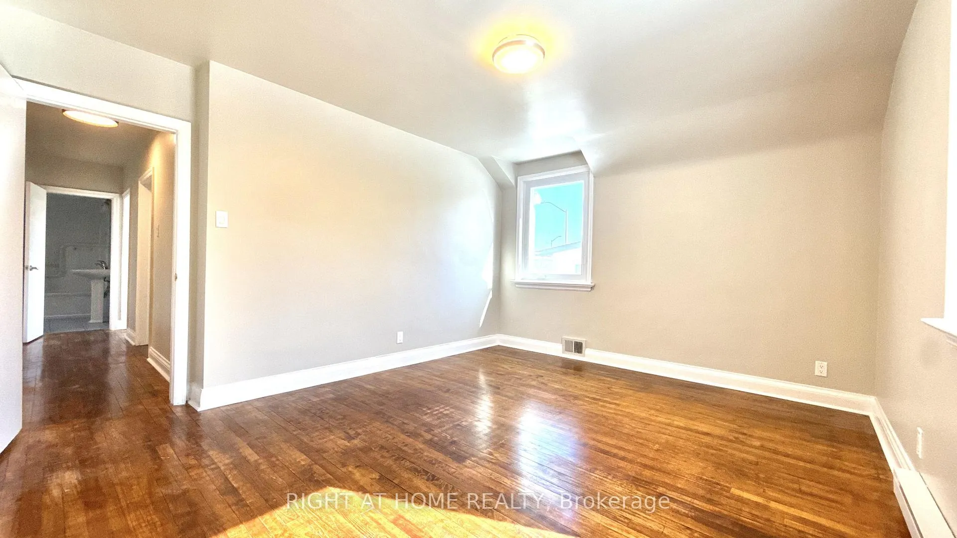 Photo 15 of 254 Smyth Road, Ottawa, Alta Vista/Faircrest Heights — HOMEH