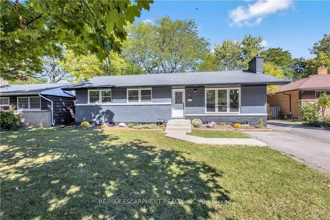 Photo 1 of 7 Swan Drive, St. Catharines, Glendale/Glenridge — HOMEH