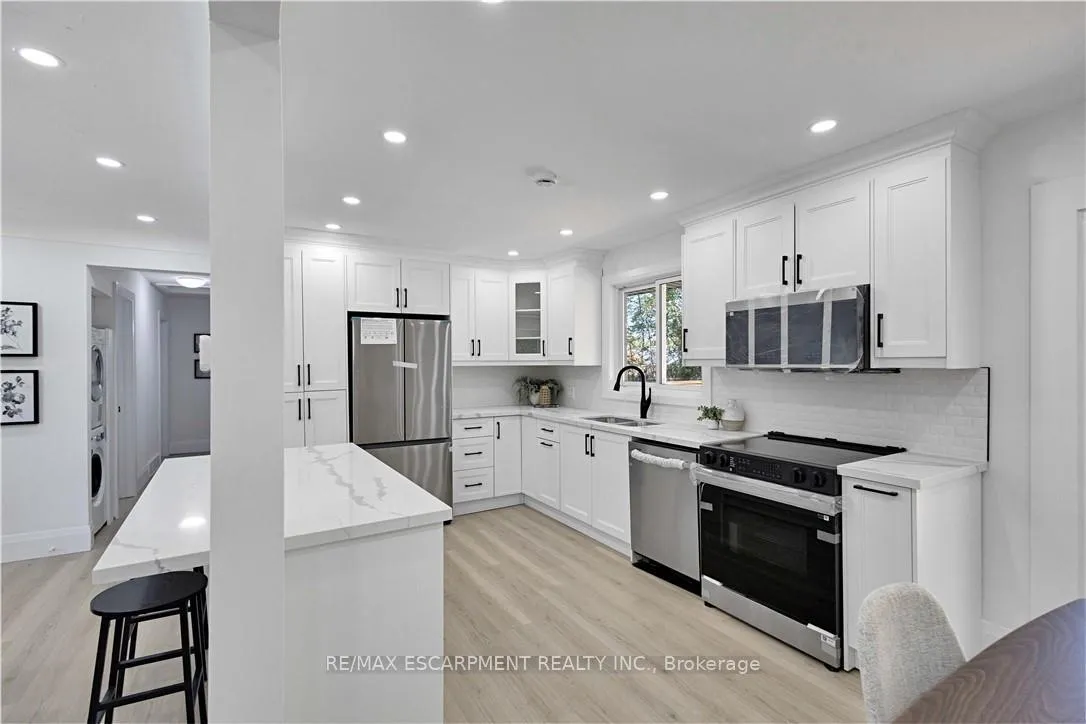 Photo 12 of 7 Swan Drive, St. Catharines, Glendale/Glenridge — HOMEH