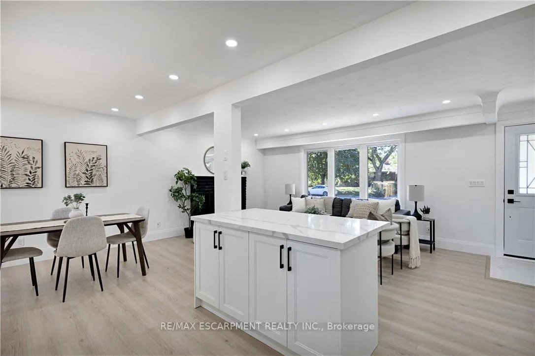 Photo 13 of 7 Swan Drive, St. Catharines, Glendale/Glenridge — HOMEH