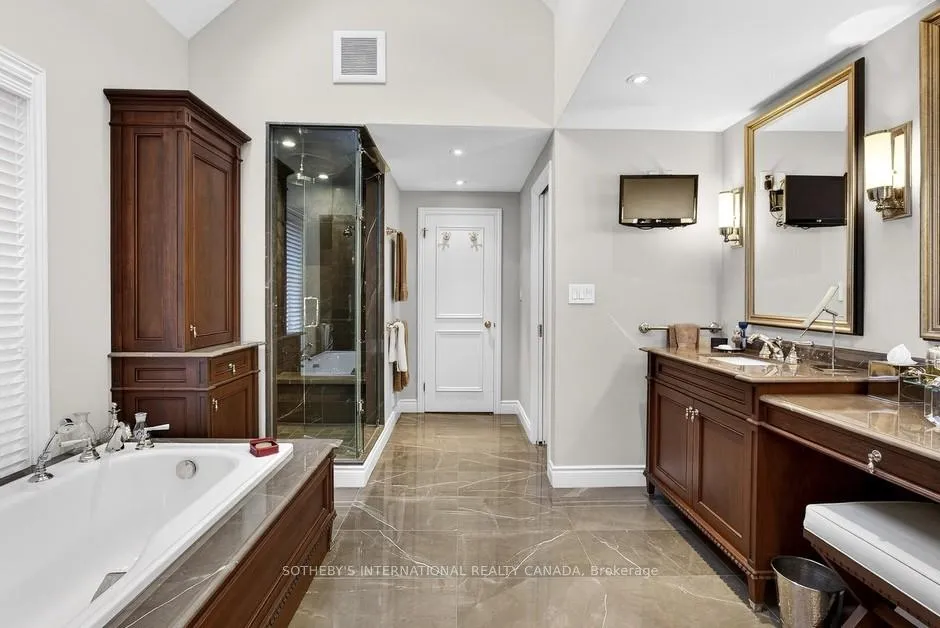 Photo 11 of 30 A Oriole Road, Toronto, Yonge-St. Clair — HOMEH