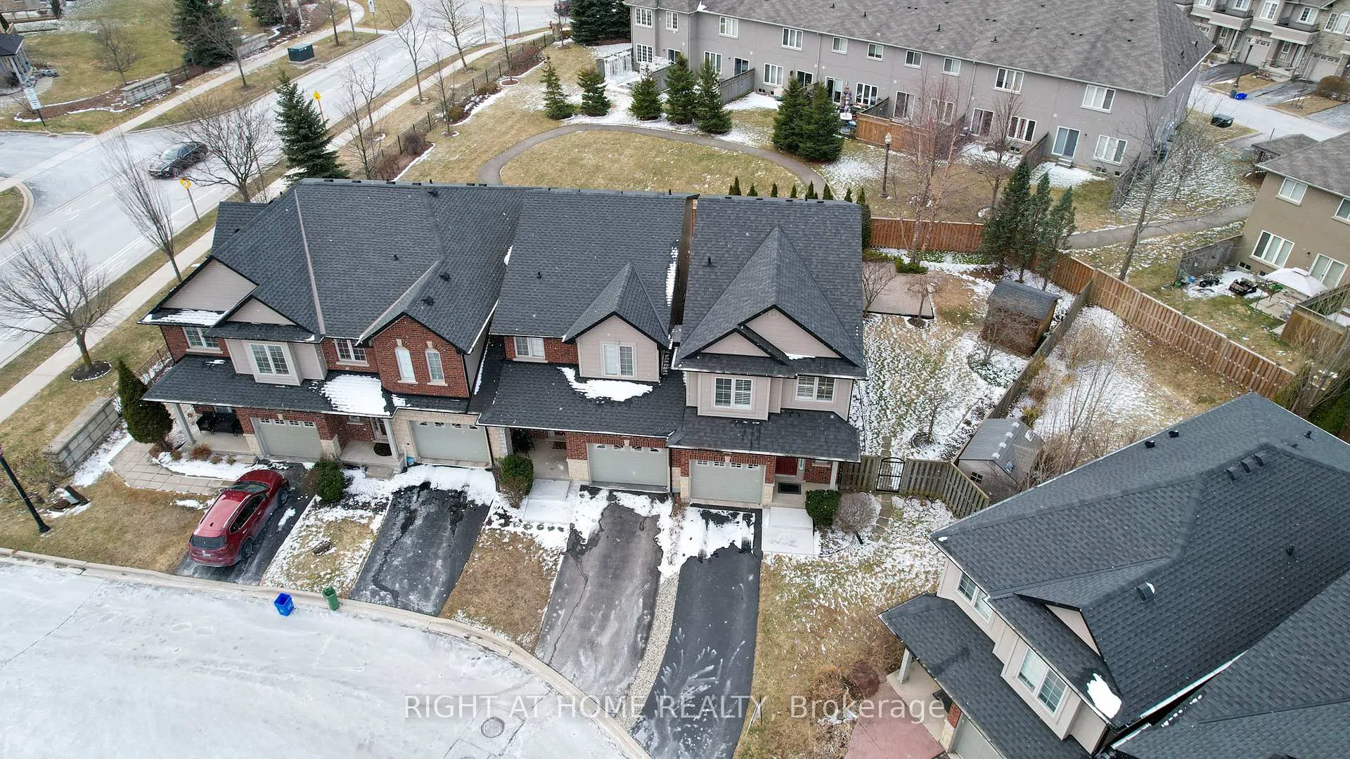 Photo 2 of Unit 12, 400 Stonehenge Drive, Hamilton, Meadowlands — HOMEH