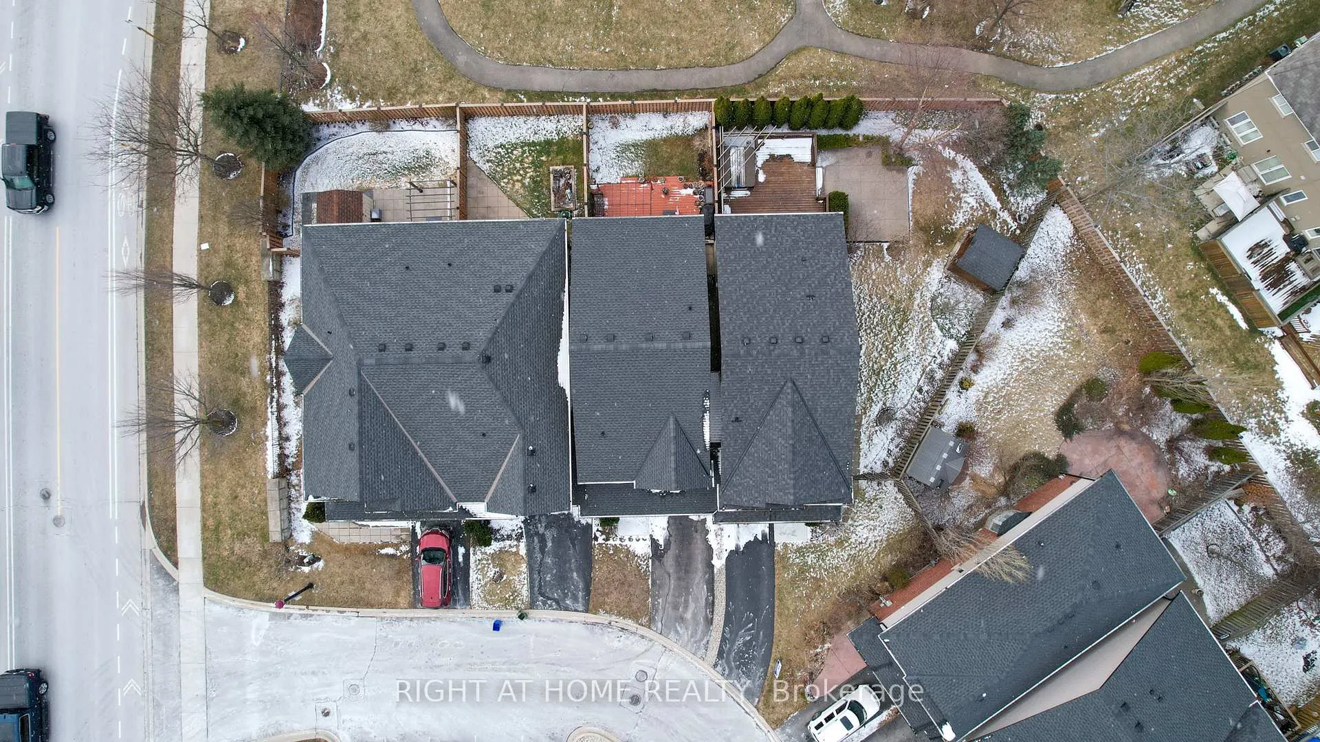 Photo 3 of Unit 12, 400 Stonehenge Drive, Hamilton, Meadowlands — HOMEH