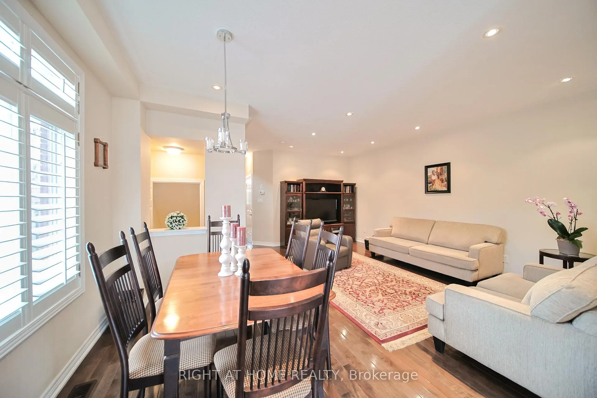 Photo 8 of Unit 12, 400 Stonehenge Drive, Hamilton, Meadowlands — HOMEH