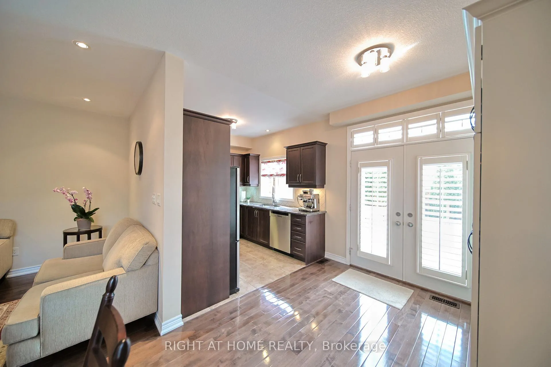 Photo 11 of Unit 12, 400 Stonehenge Drive, Hamilton, Meadowlands — HOMEH