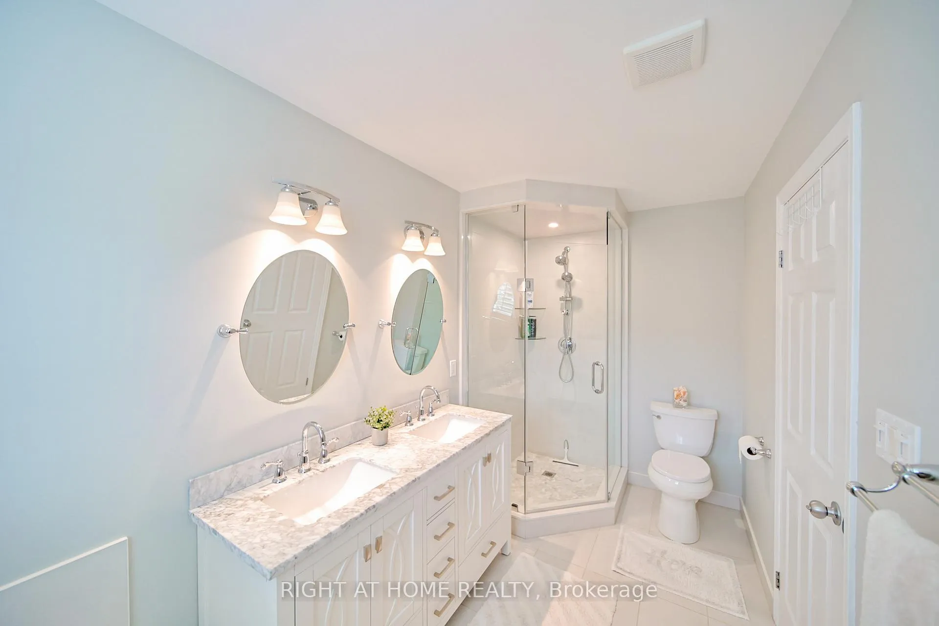 Photo 14 of Unit 12, 400 Stonehenge Drive, Hamilton, Meadowlands — HOMEH