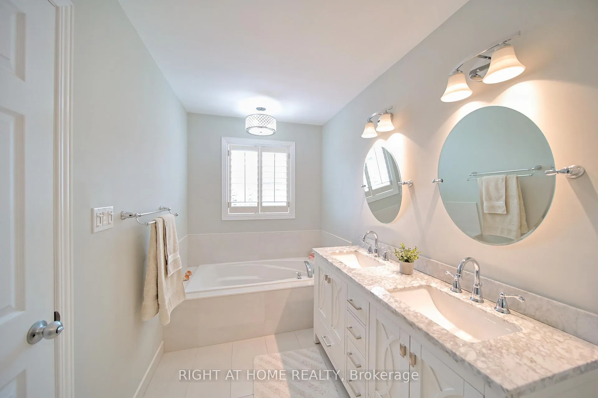 Photo 15 of Unit 12, 400 Stonehenge Drive, Hamilton, Meadowlands — HOMEH