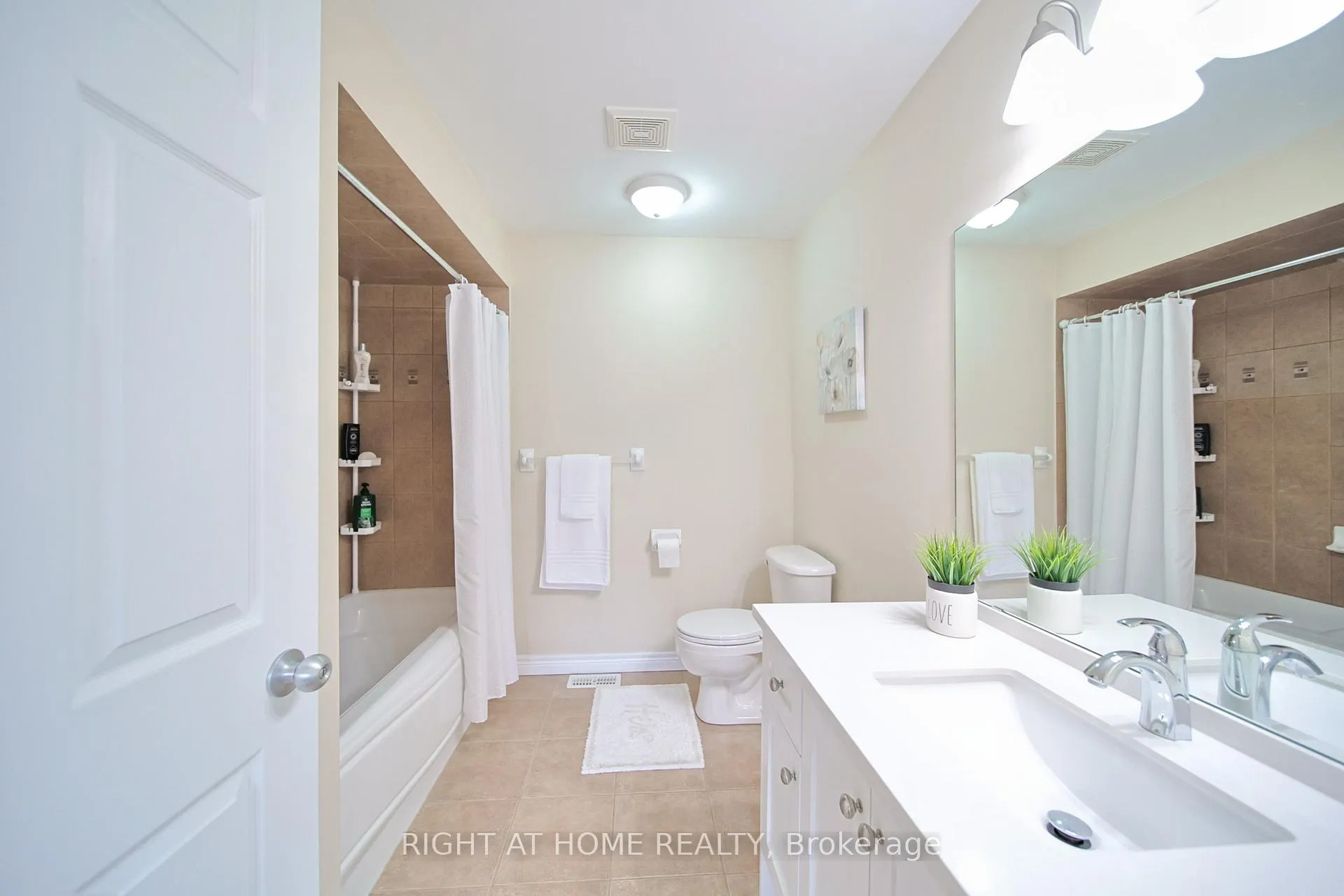 Photo 18 of Unit 12, 400 Stonehenge Drive, Hamilton, Meadowlands — HOMEH