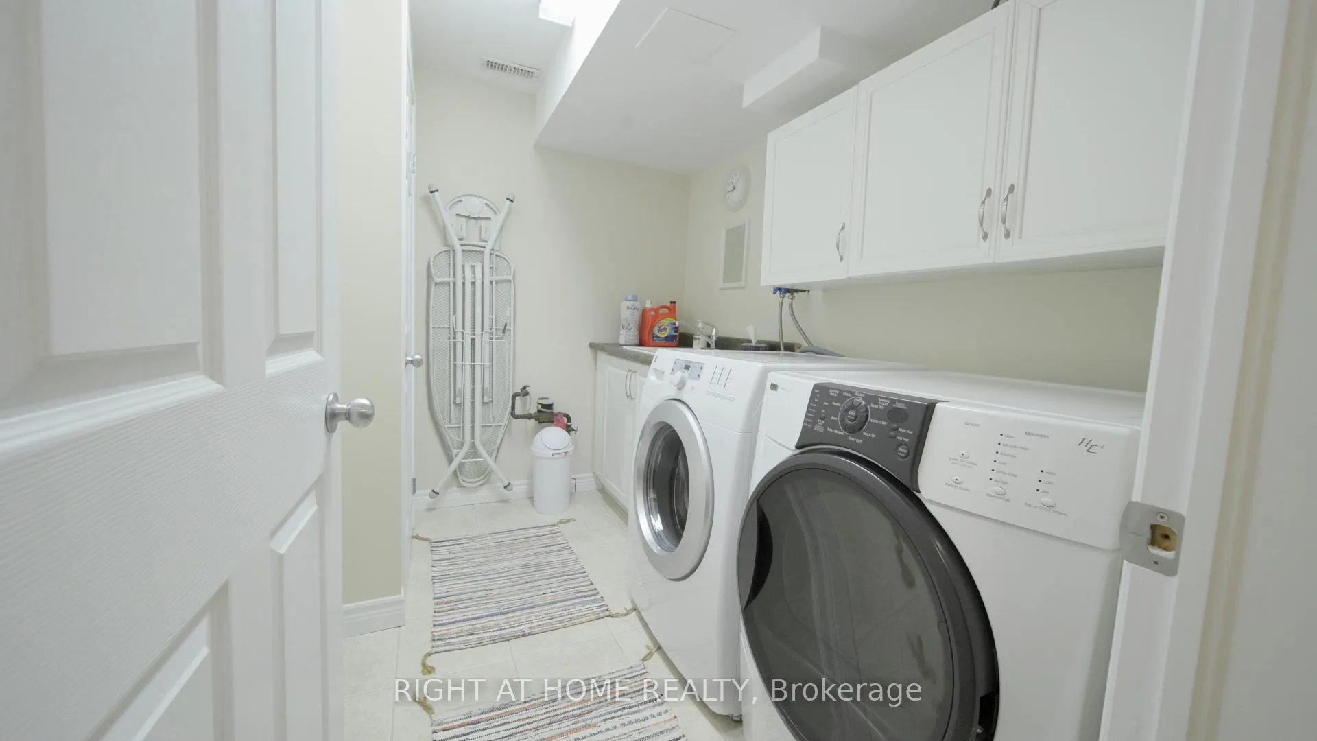 Photo 21 of Unit 12, 400 Stonehenge Drive, Hamilton, Meadowlands — HOMEH