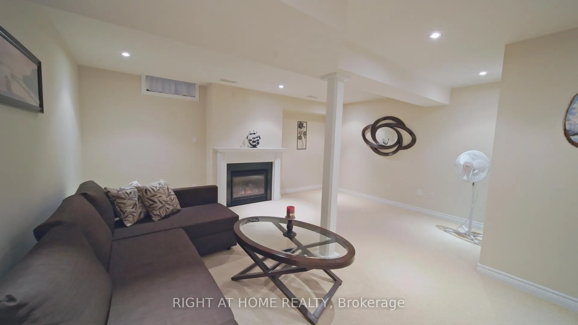 Photo 23 of Unit 12, 400 Stonehenge Drive, Hamilton, Meadowlands — HOMEH