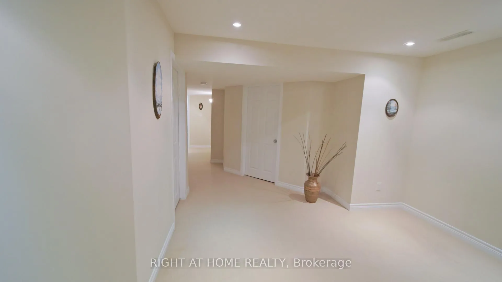 Photo 25 of Unit 12, 400 Stonehenge Drive, Hamilton, Meadowlands — HOMEH