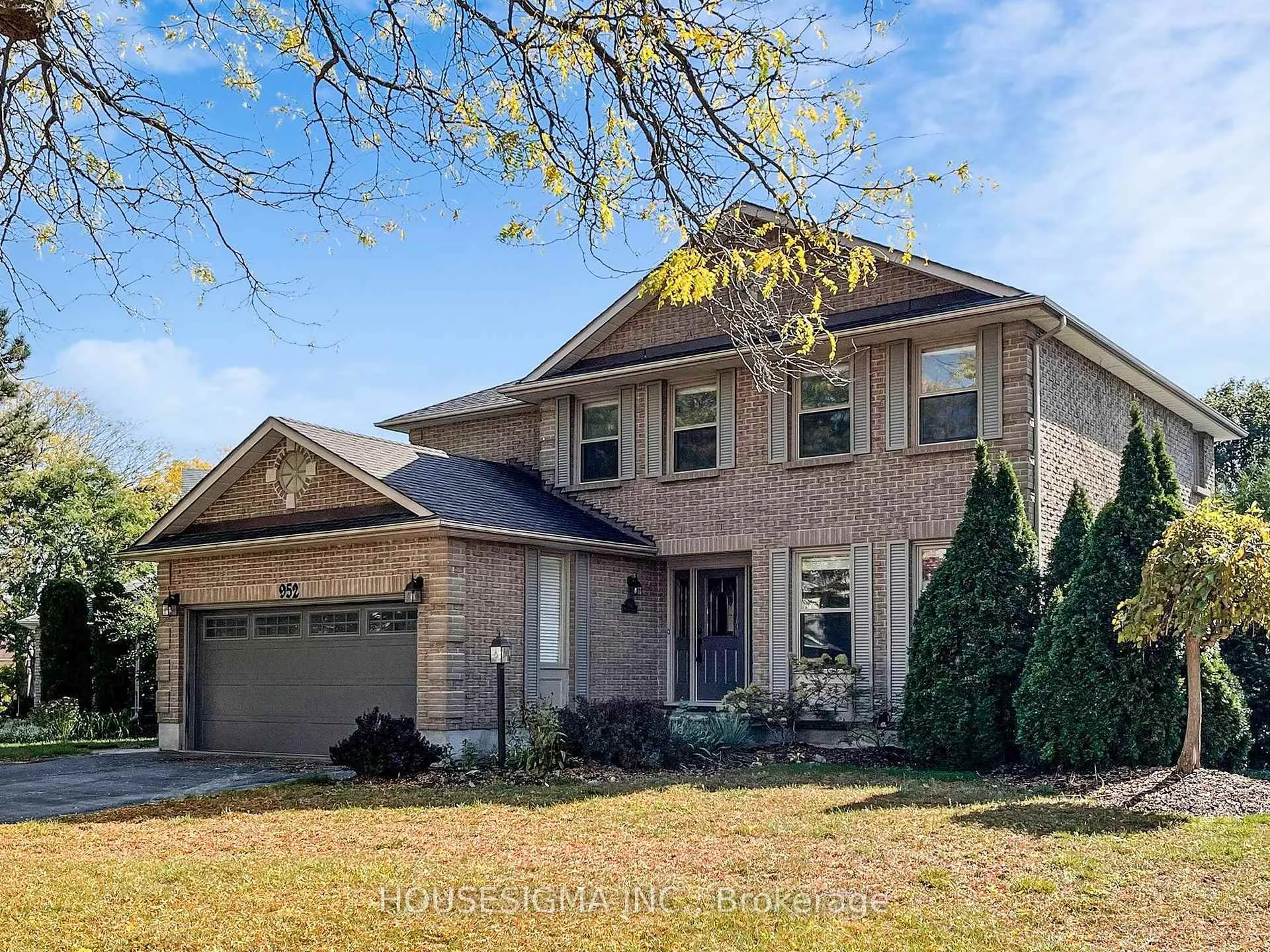 Photo 2 of 952 Peggoty Circle, Oshawa, Eastdale — HOMEH