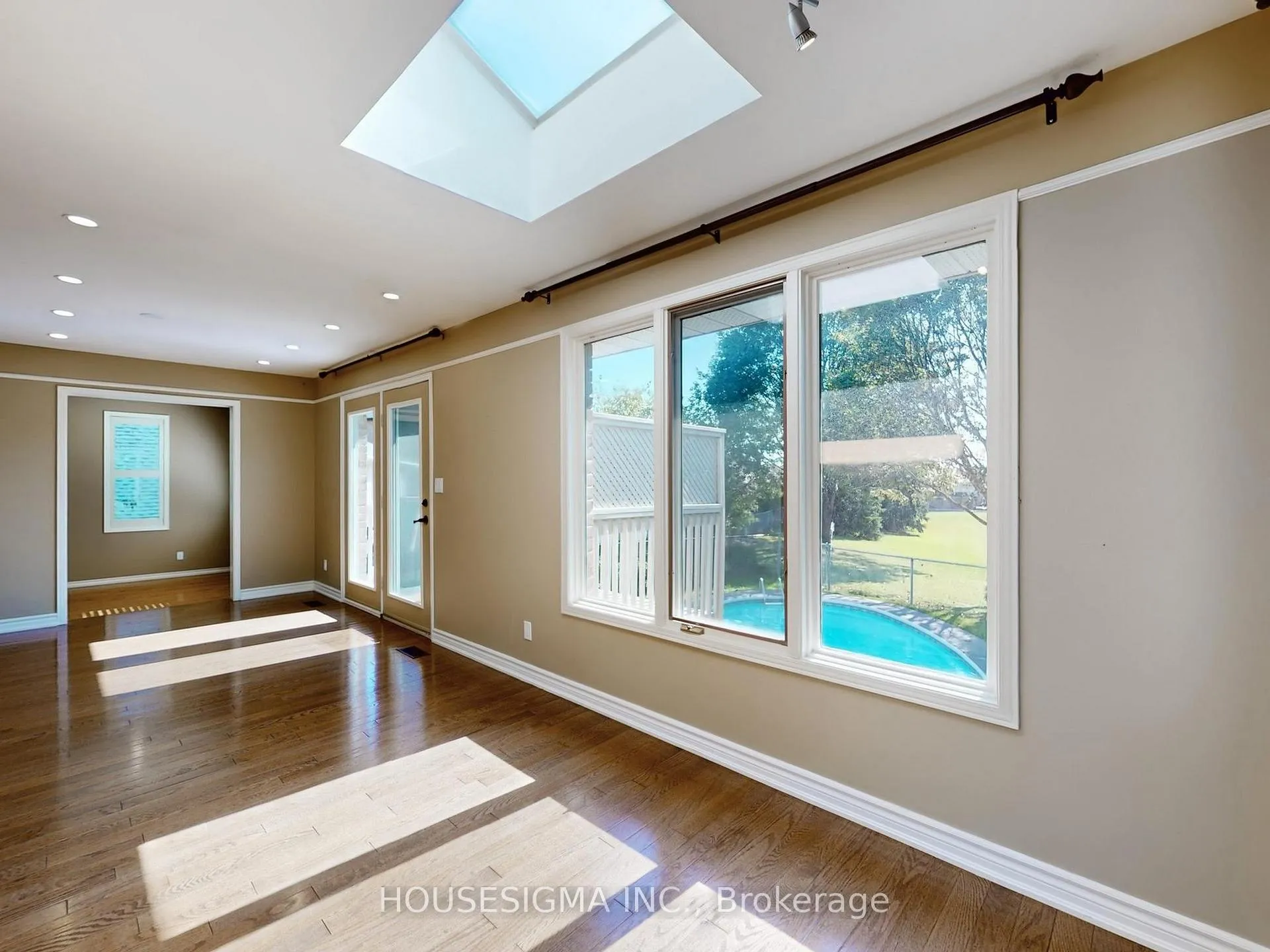 Photo 10 of 952 Peggoty Circle, Oshawa, Eastdale — HOMEH