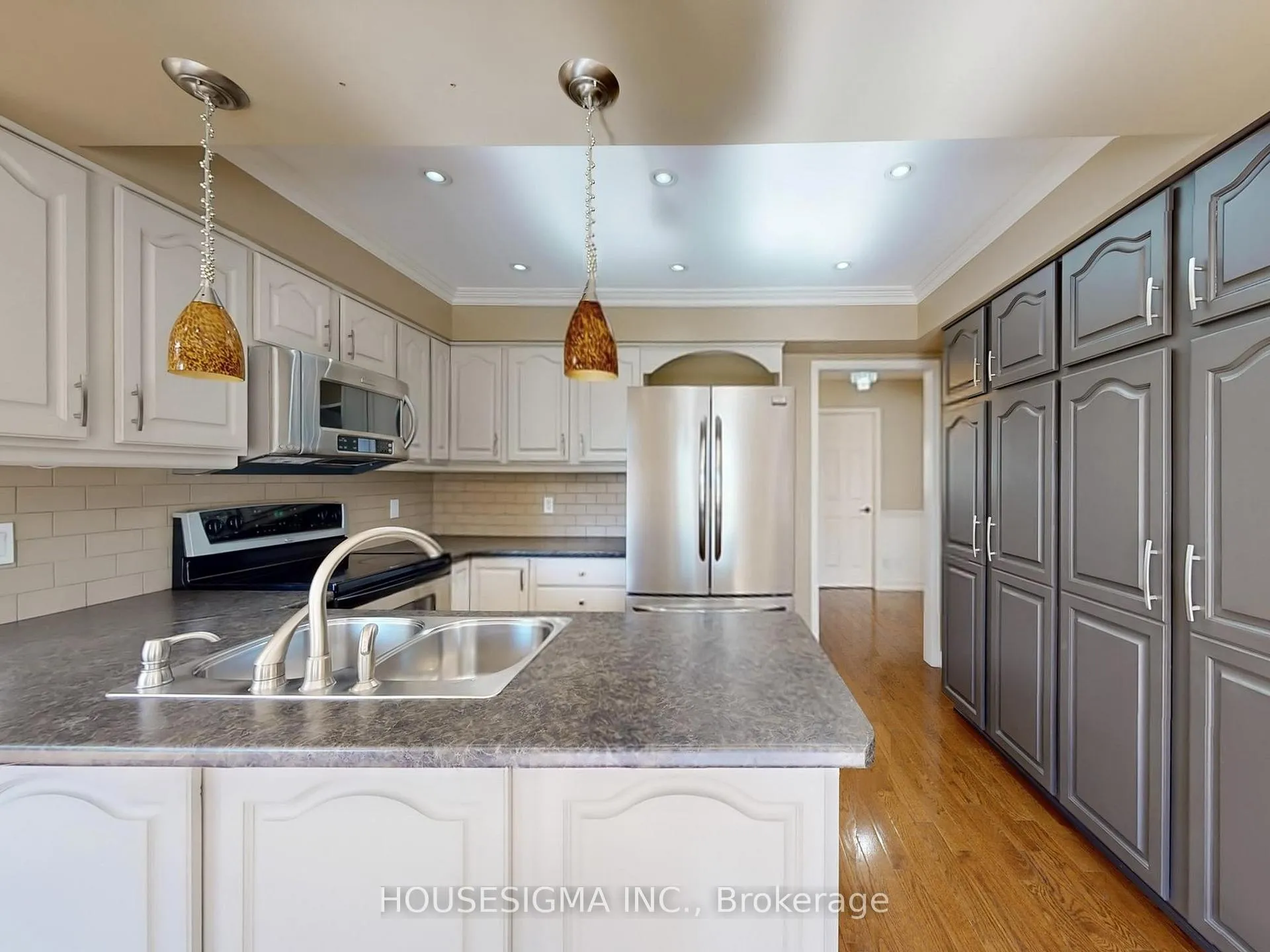 Photo 12 of 952 Peggoty Circle, Oshawa, Eastdale — HOMEH