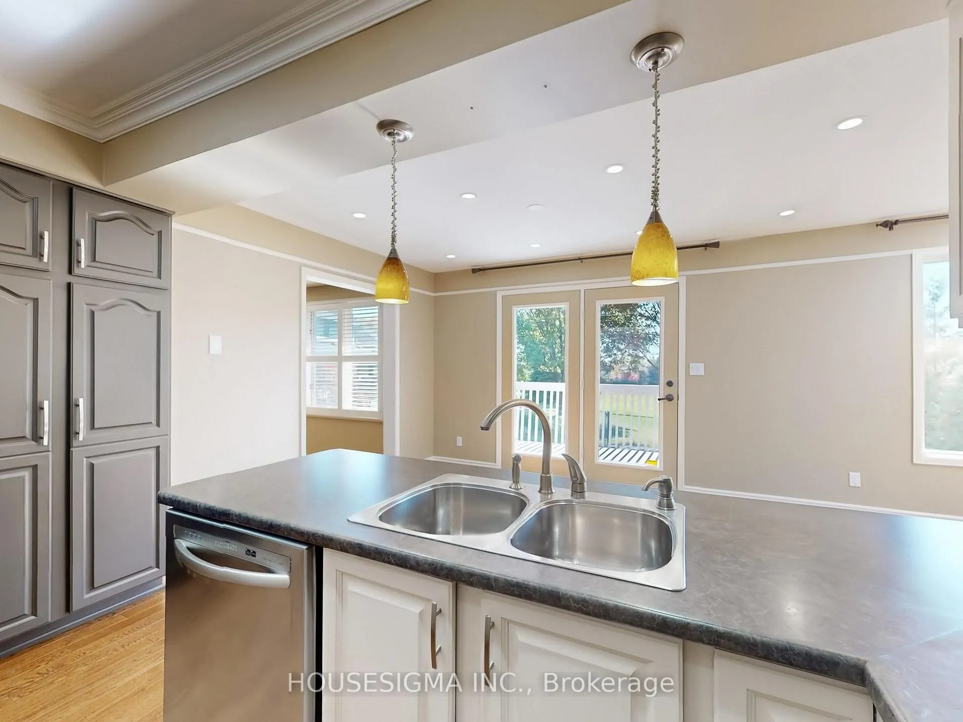 Photo 13 of 952 Peggoty Circle, Oshawa, Eastdale — HOMEH