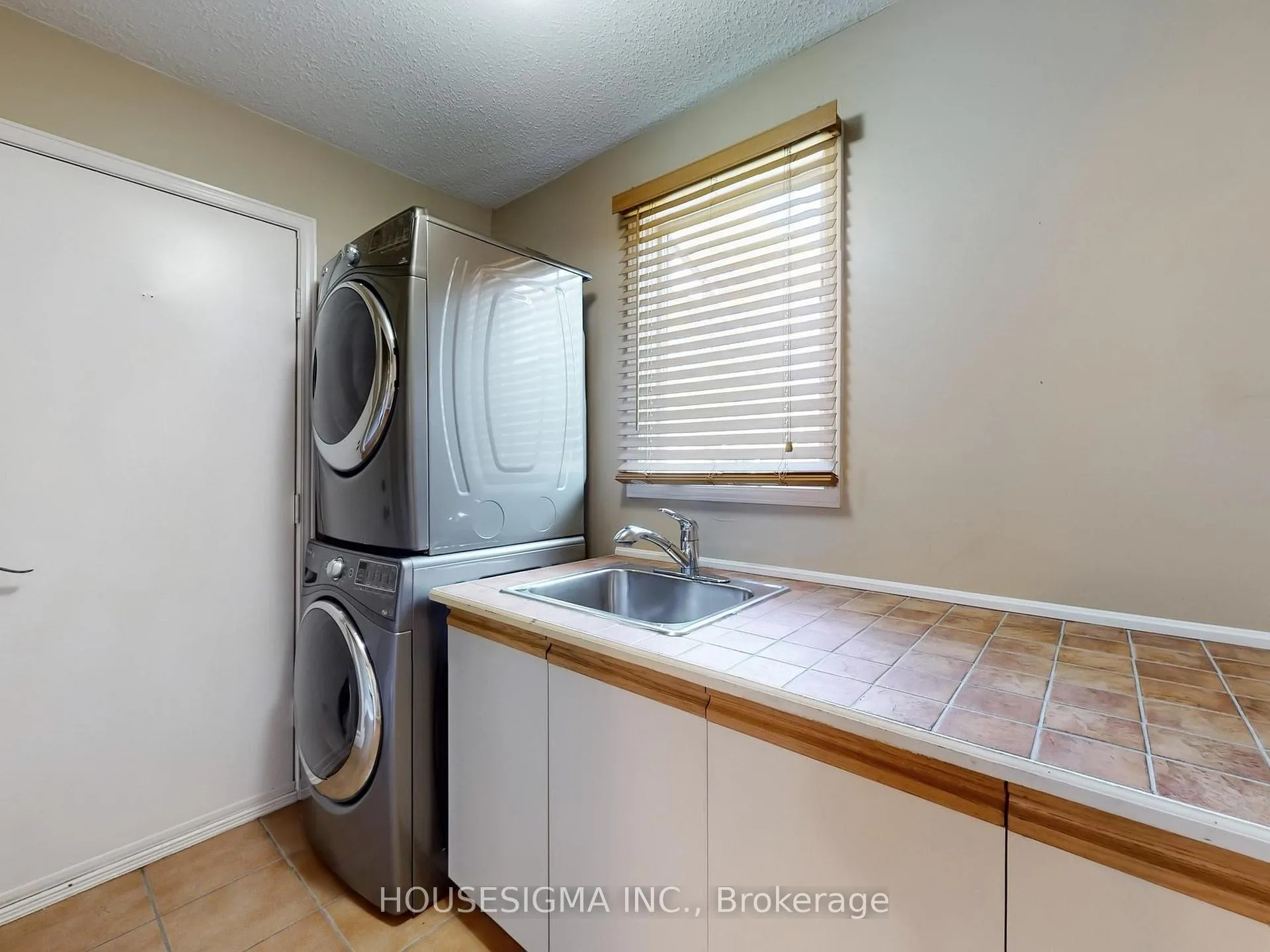 Photo 15 of 952 Peggoty Circle, Oshawa, Eastdale — HOMEH