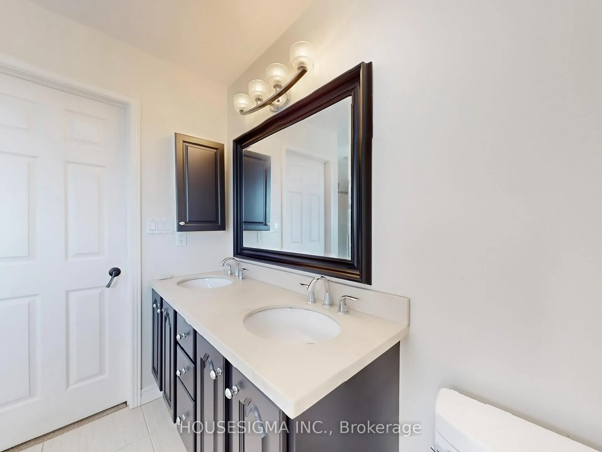 Photo 23 of 952 Peggoty Circle, Oshawa, Eastdale — HOMEH
