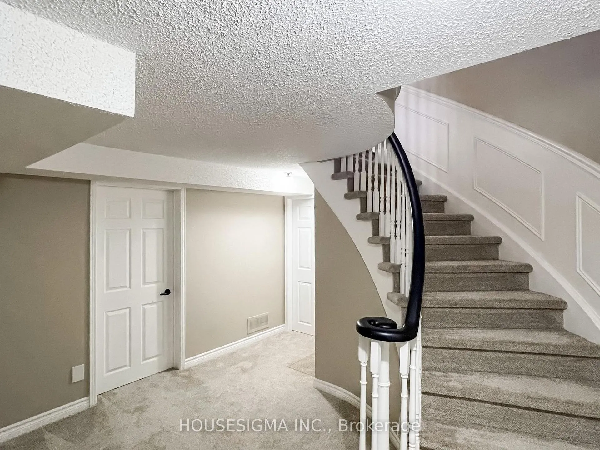 Photo 35 of 952 Peggoty Circle, Oshawa, Eastdale — HOMEH