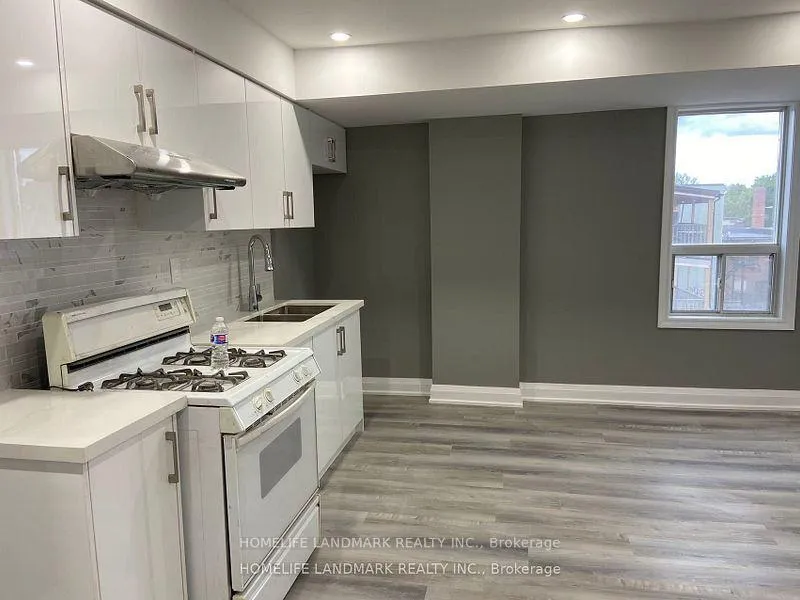 Front of Unit 2A, 610 Bloor Street W