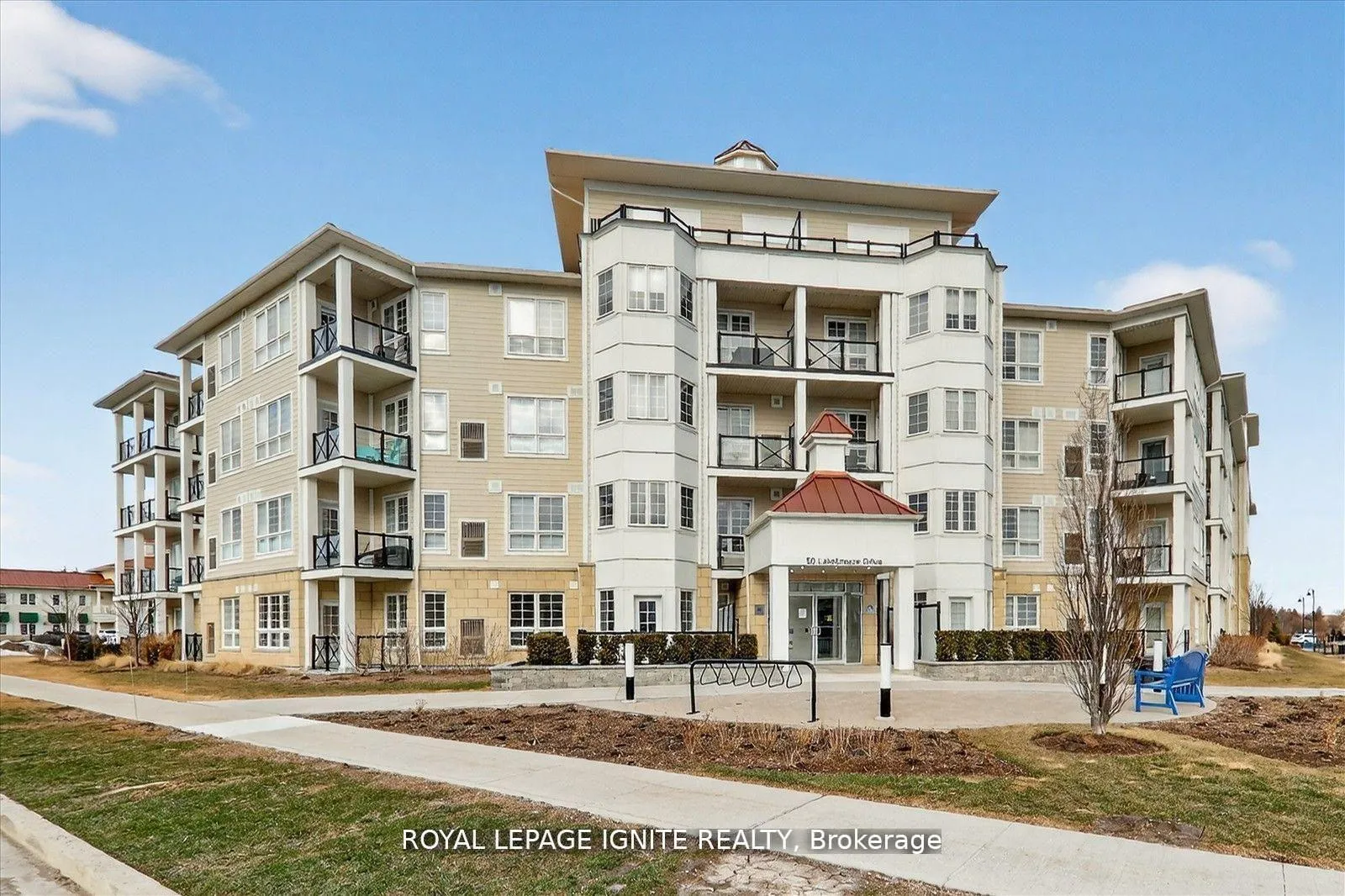 Photo 2 of Unit 323, 50 Lakebreeze Drive, Clarington, Newcastle — HOMEH