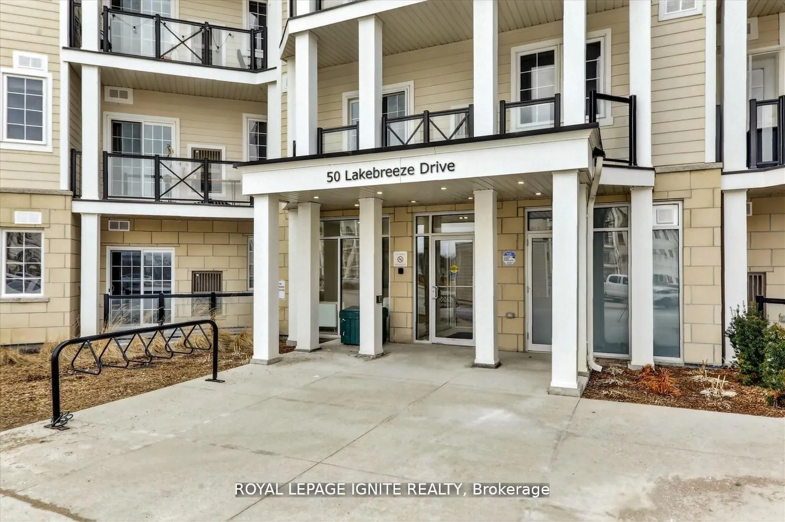 Photo 3 of Unit 323, 50 Lakebreeze Drive, Clarington, Newcastle — HOMEH
