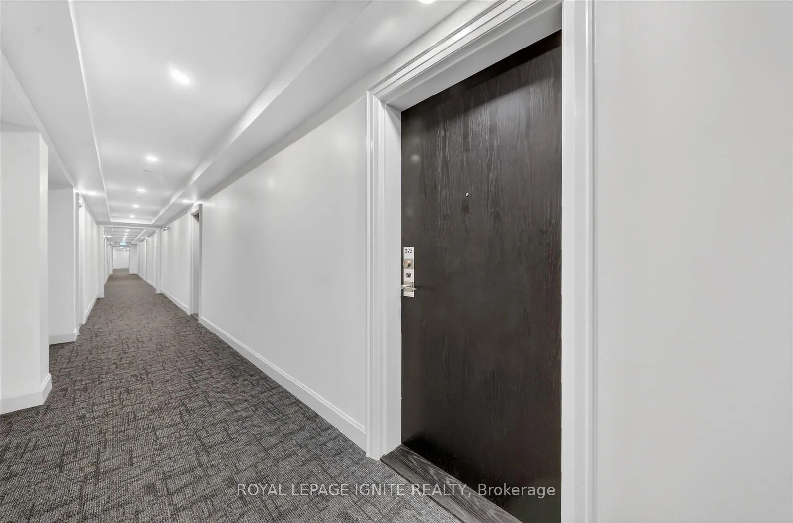 Photo 5 of Unit 323, 50 Lakebreeze Drive, Clarington, Newcastle — HOMEH