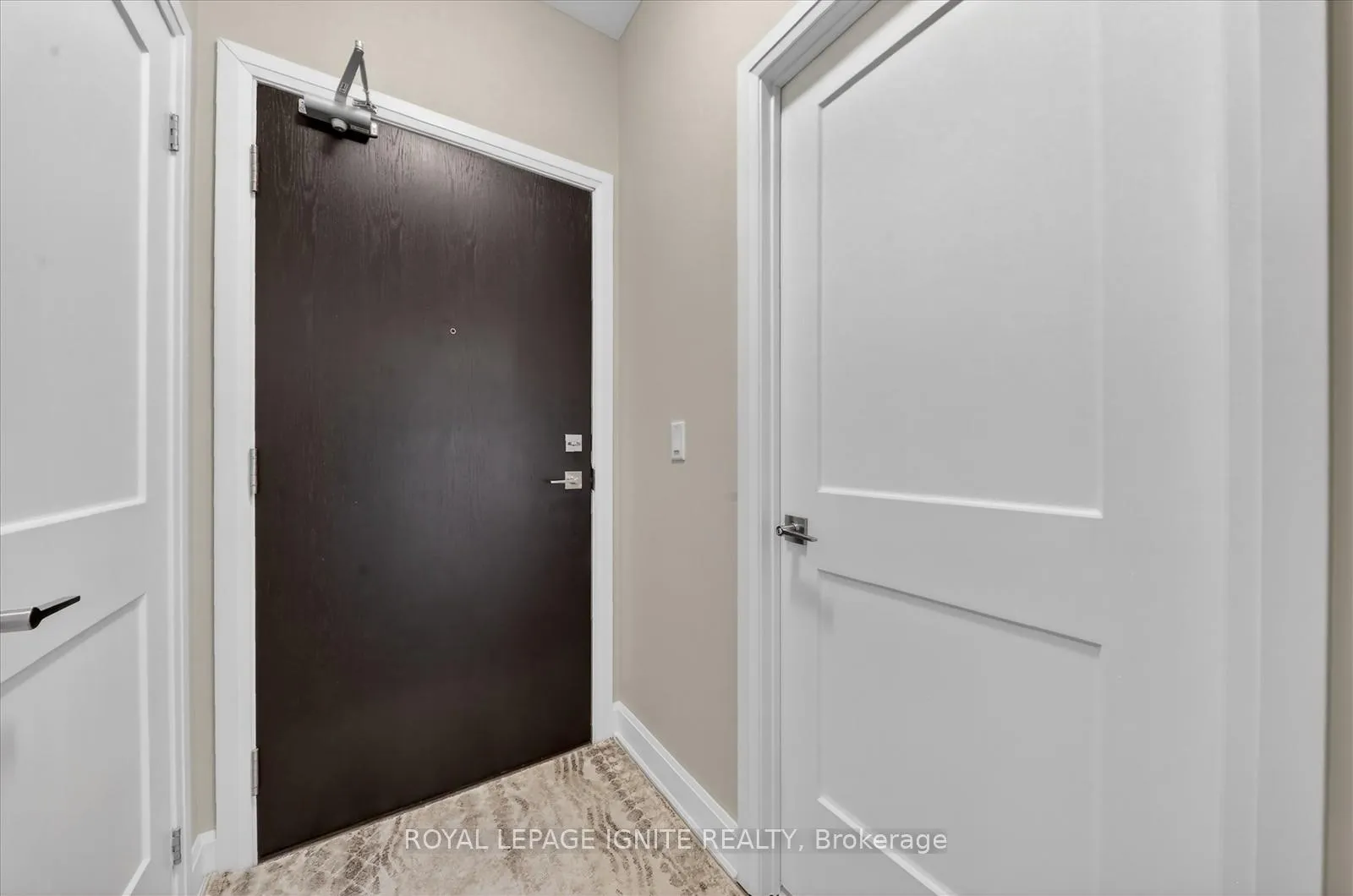 Photo 6 of Unit 323, 50 Lakebreeze Drive, Clarington, Newcastle — HOMEH