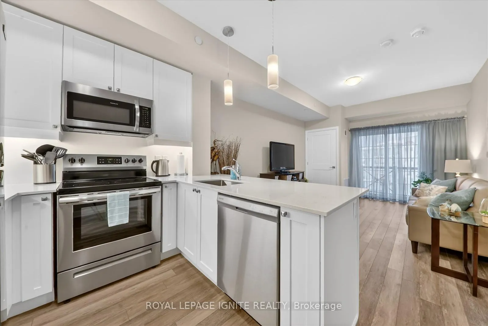Photo 8 of Unit 323, 50 Lakebreeze Drive, Clarington, Newcastle — HOMEH