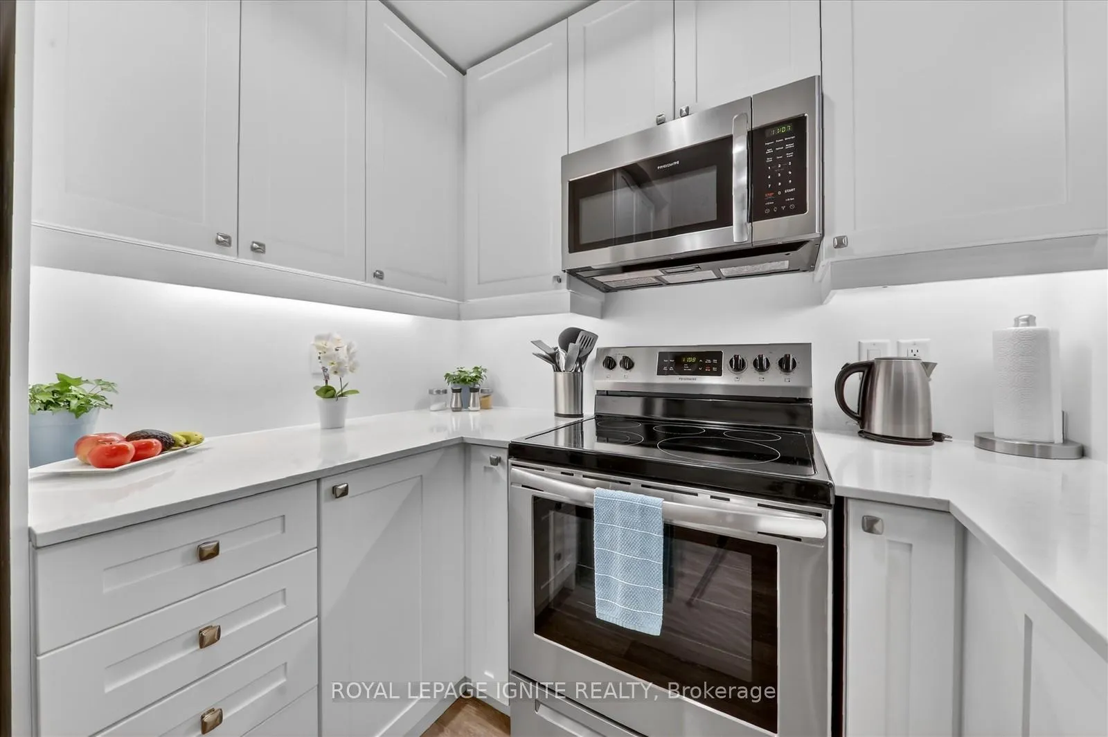 Photo 10 of Unit 323, 50 Lakebreeze Drive, Clarington, Newcastle — HOMEH