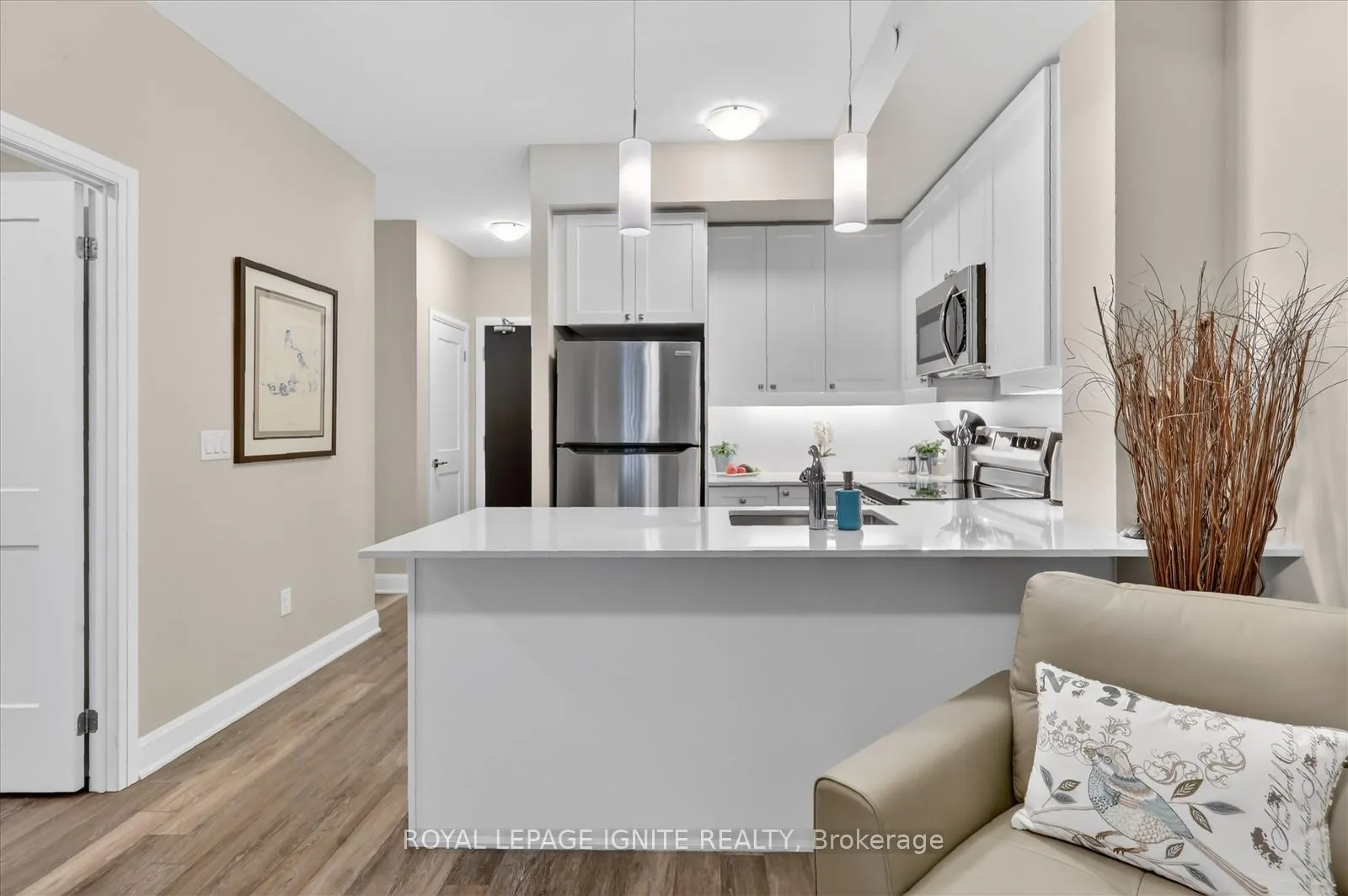 Photo 11 of Unit 323, 50 Lakebreeze Drive, Clarington, Newcastle — HOMEH