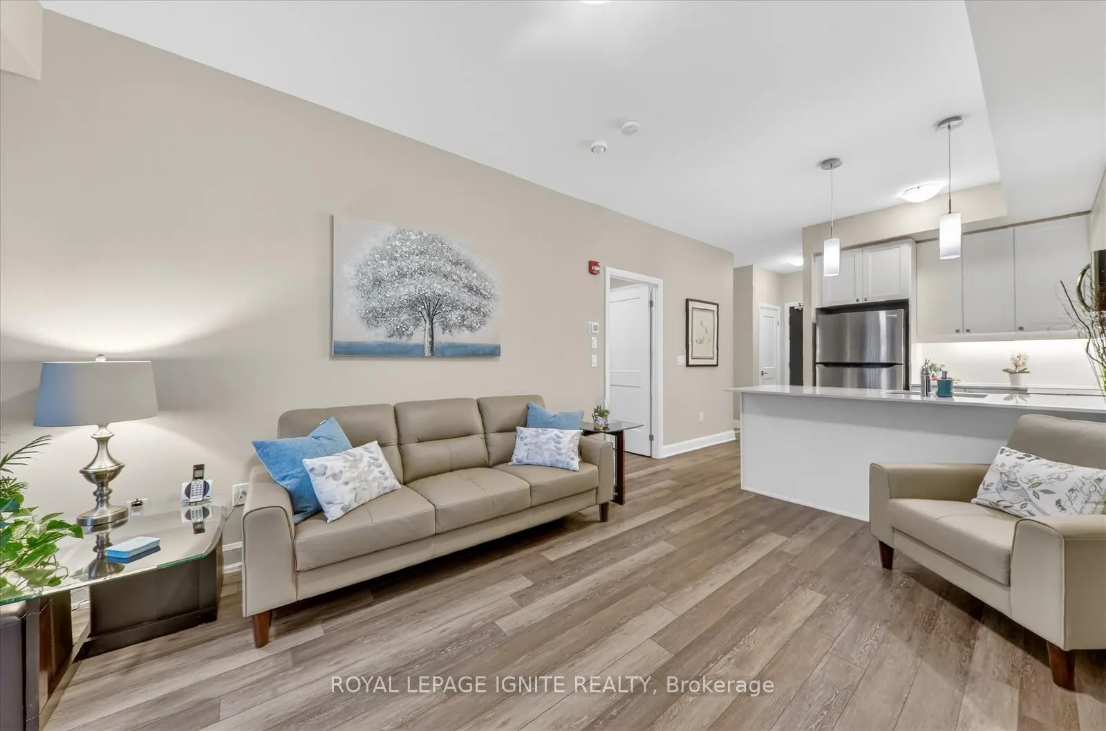 Photo 13 of Unit 323, 50 Lakebreeze Drive, Clarington, Newcastle — HOMEH
