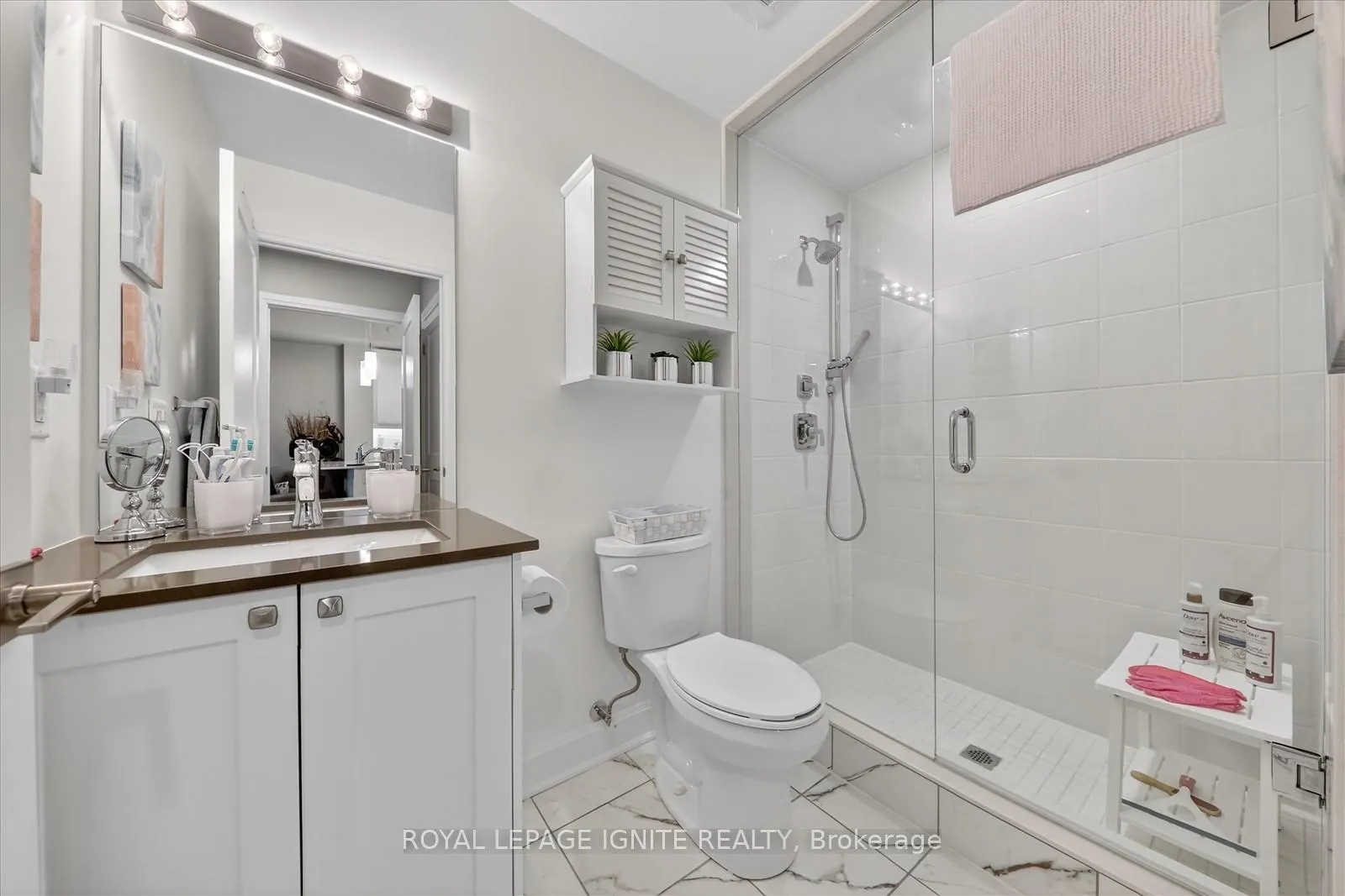 Photo 19 of Unit 323, 50 Lakebreeze Drive, Clarington, Newcastle — HOMEH