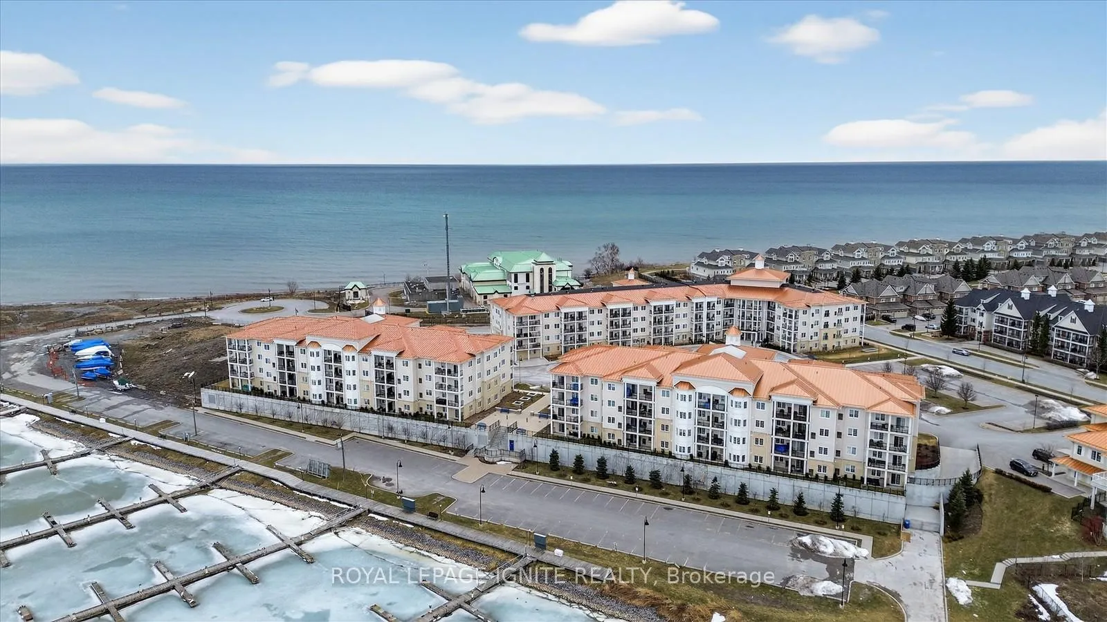 Photo 25 of Unit 323, 50 Lakebreeze Drive, Clarington, Newcastle — HOMEH