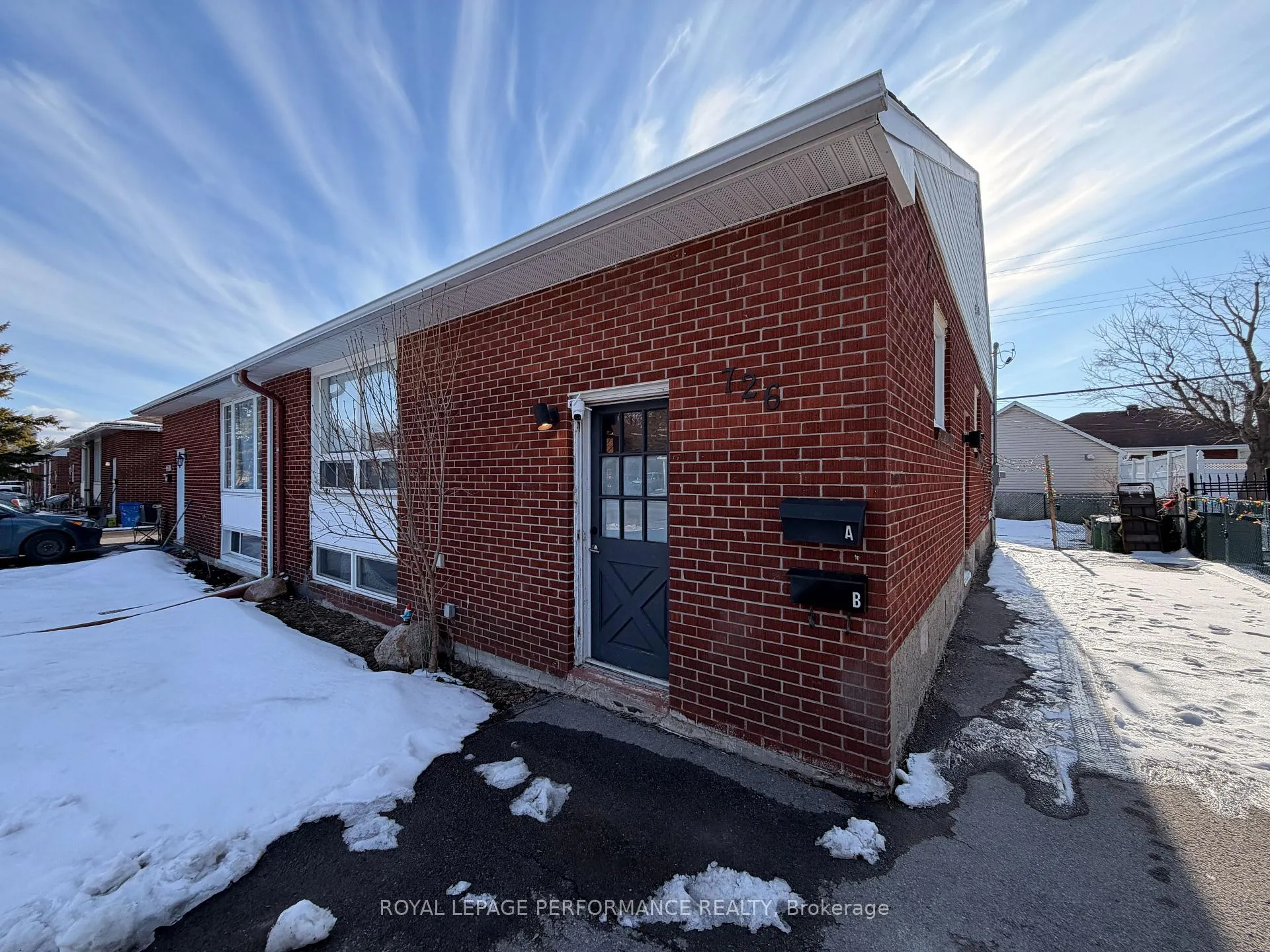 Photo 2 of Unit A, 726 Cummings Avenue, Ottawa, Castle Heights/Rideau High — HOMEH