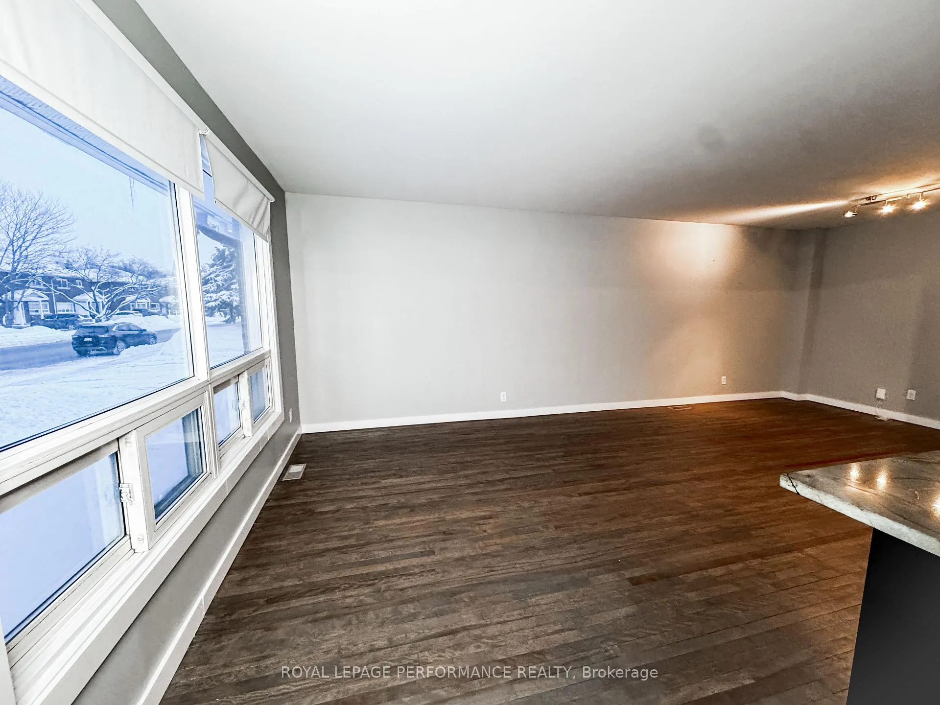 Photo 3 of Unit A, 726 Cummings Avenue, Ottawa, Castle Heights/Rideau High — HOMEH