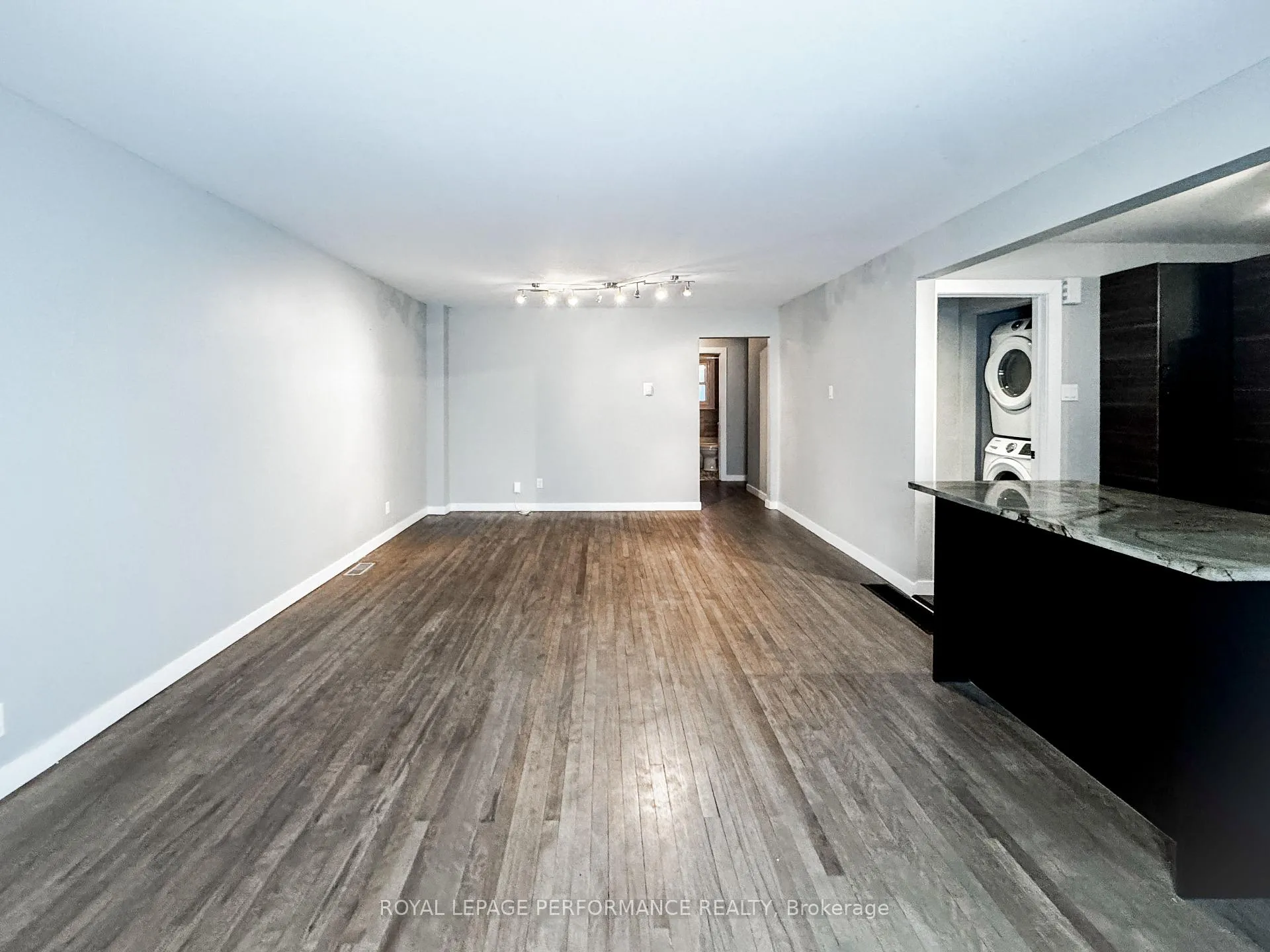 Photo 5 of Unit A, 726 Cummings Avenue, Ottawa, Castle Heights/Rideau High — HOMEH