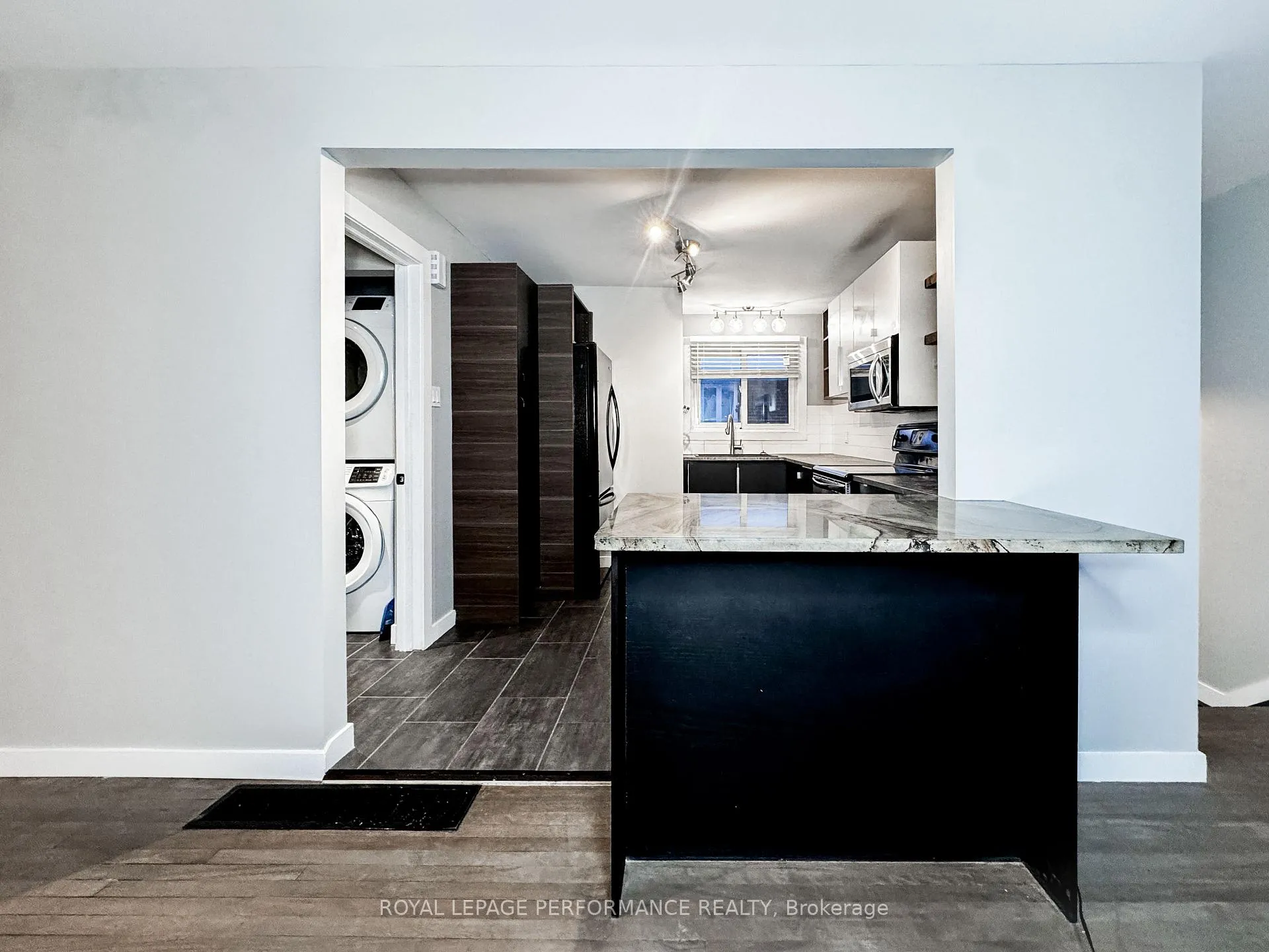 Photo 6 of Unit A, 726 Cummings Avenue, Ottawa, Castle Heights/Rideau High — HOMEH