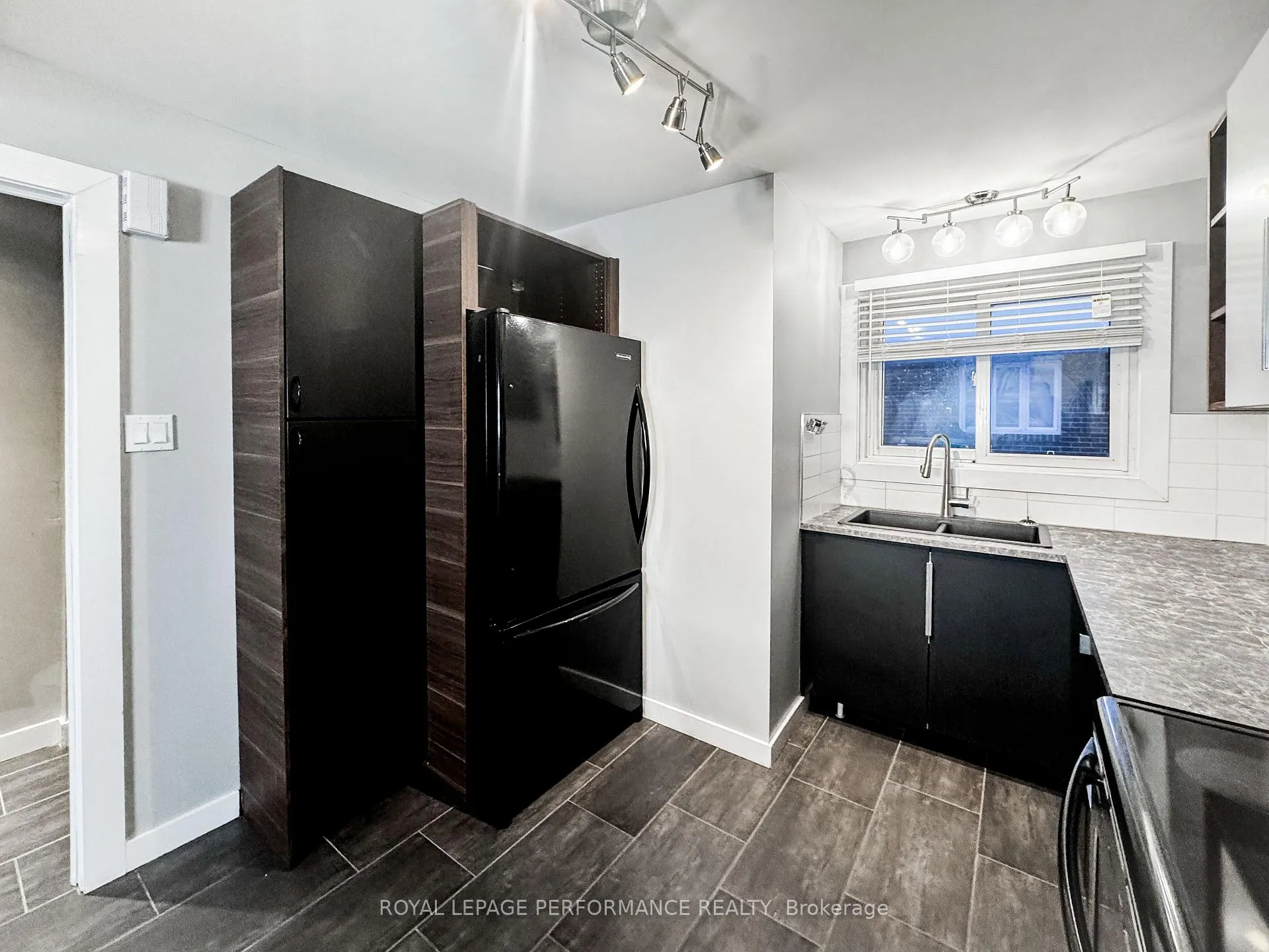 Photo 9 of Unit A, 726 Cummings Avenue, Ottawa, Castle Heights/Rideau High — HOMEH