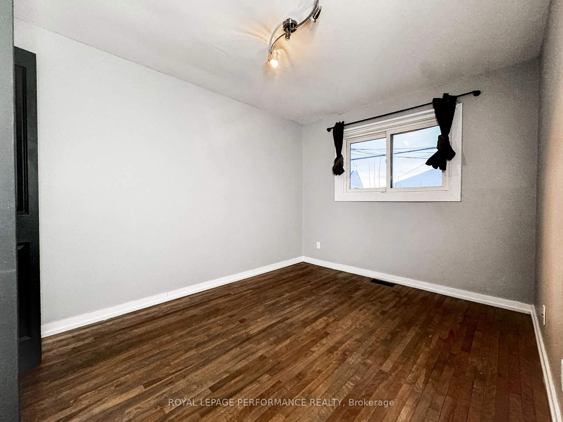 Photo 11 of Unit A, 726 Cummings Avenue, Ottawa, Castle Heights/Rideau High — HOMEH