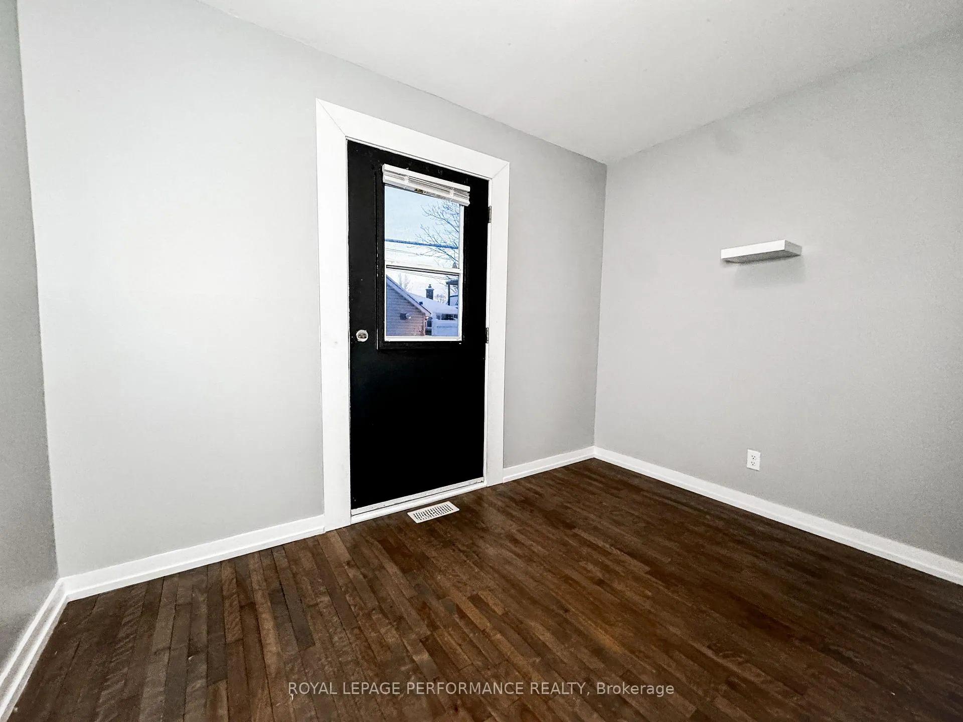 Photo 16 of Unit A, 726 Cummings Avenue, Ottawa, Castle Heights/Rideau High — HOMEH