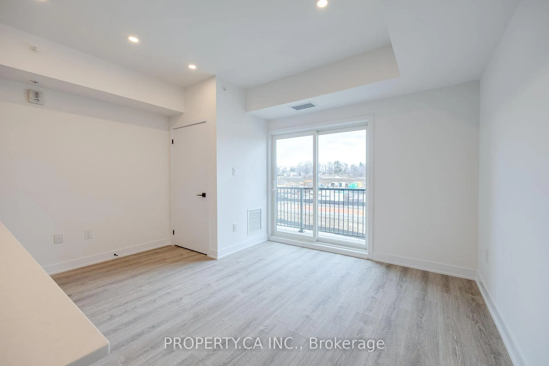 Photo 10 of Unit 210, 8 Culinary Lane W, Barrie, Rural Barrie Southeast — HOMEH