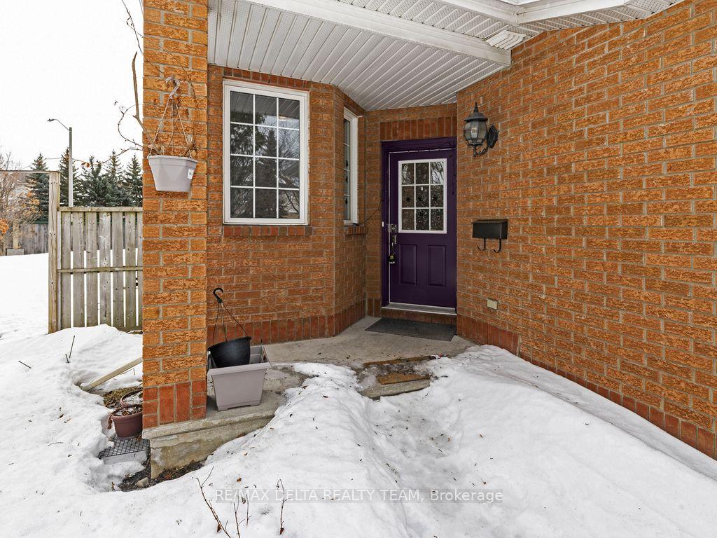 Photo 2 of 213 Duntroon Circle, Ottawa, Hunt Club Park/Greenboro — HOMEH