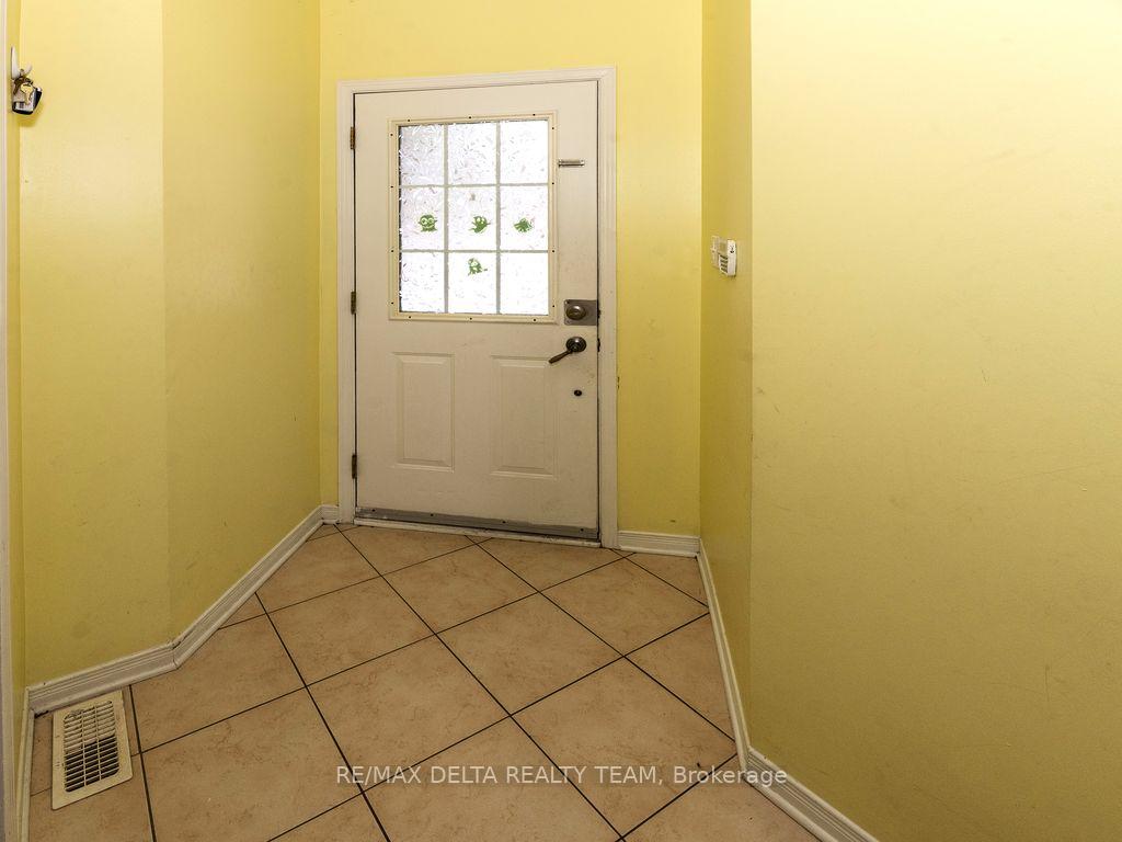 Photo 3 of 213 Duntroon Circle, Ottawa, Hunt Club Park/Greenboro — HOMEH