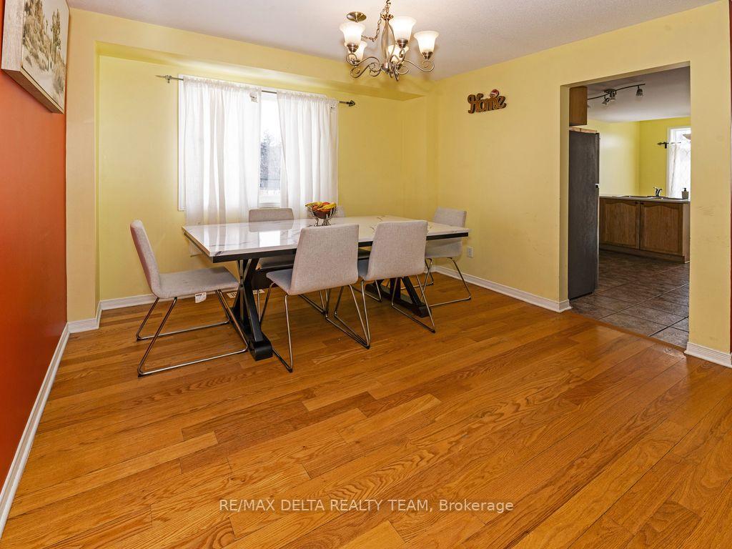 Photo 5 of 213 Duntroon Circle, Ottawa, Hunt Club Park/Greenboro — HOMEH